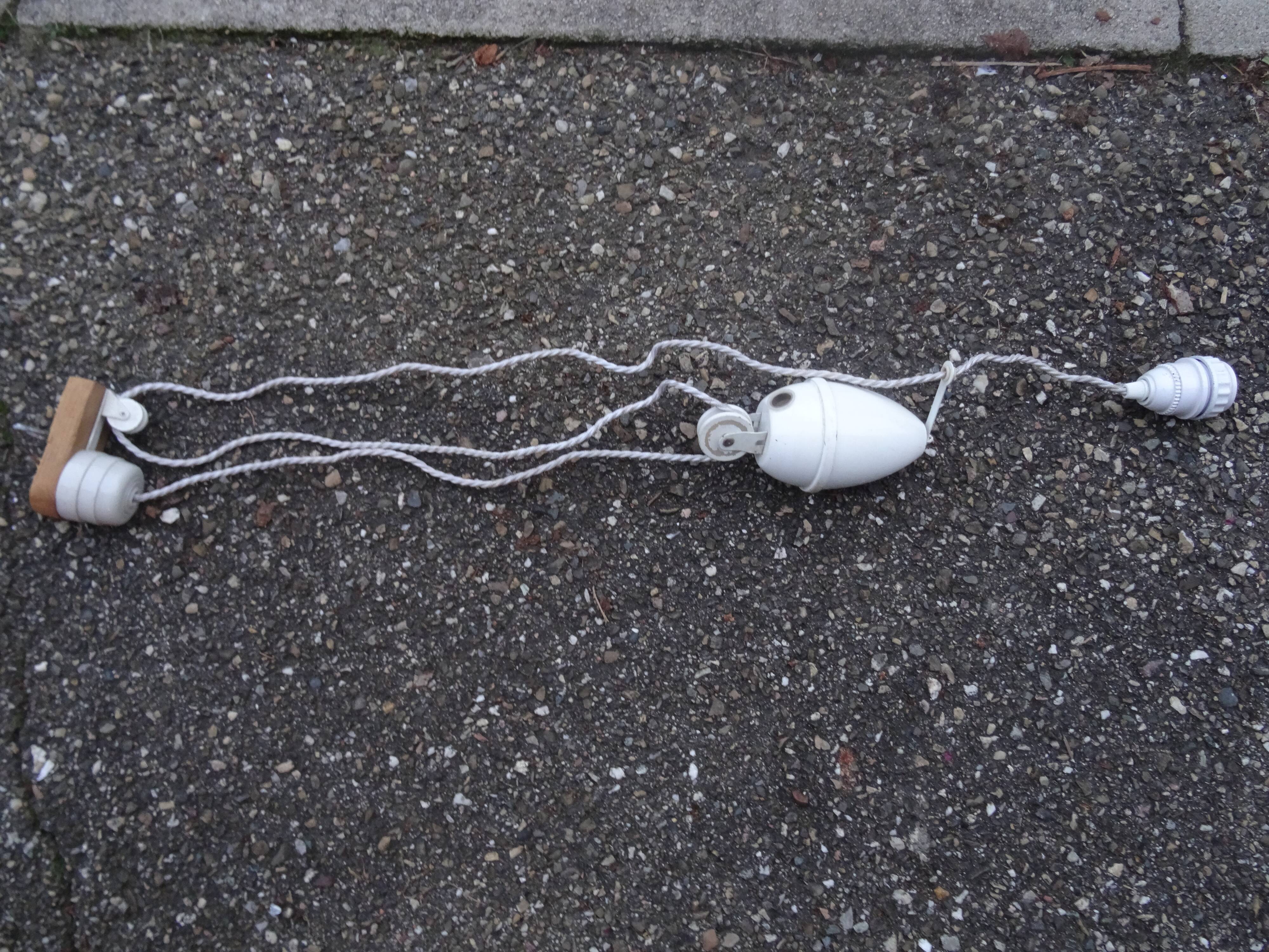 Porcelain hanging lamp