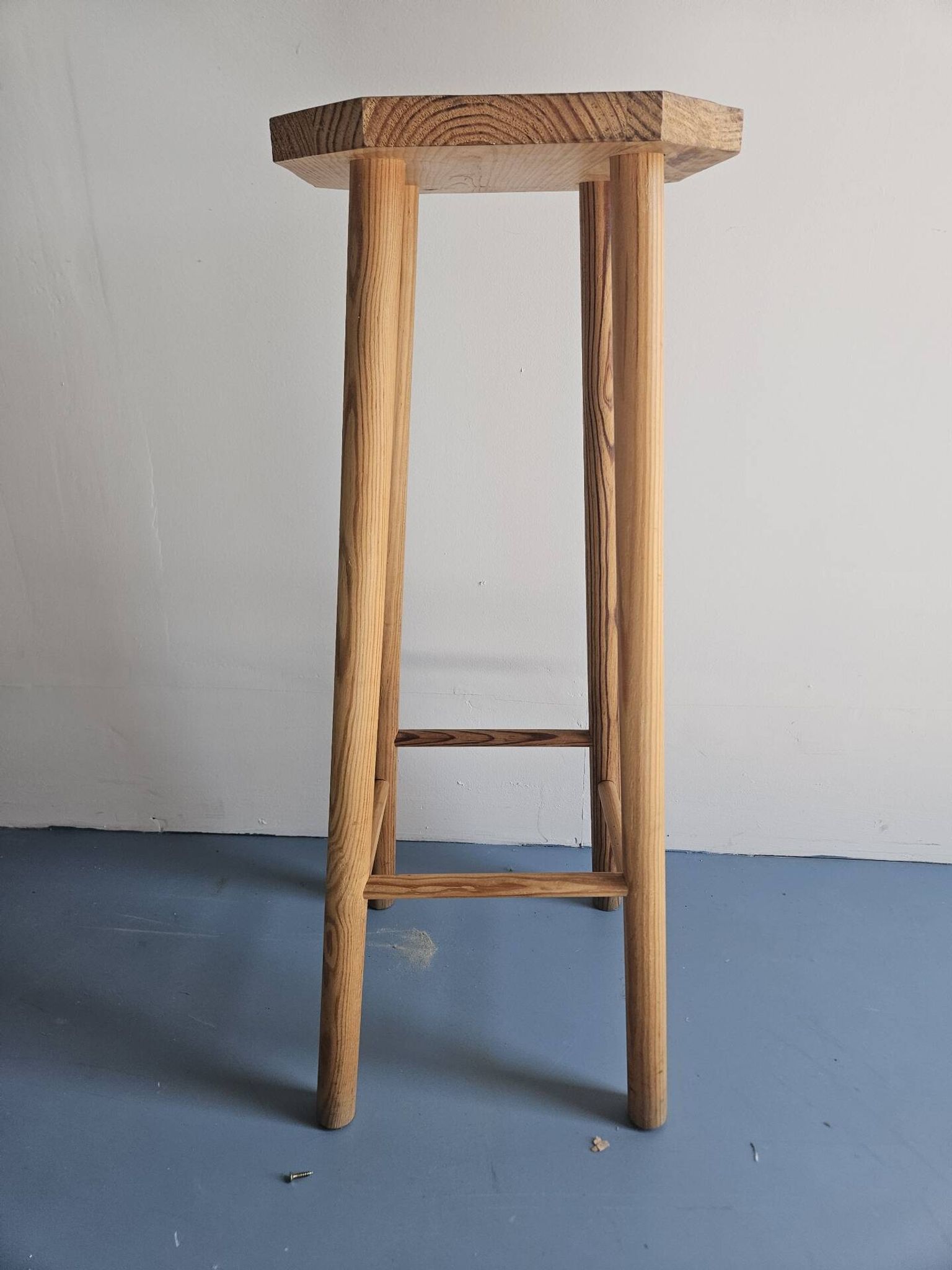 Tabouret haut en bois