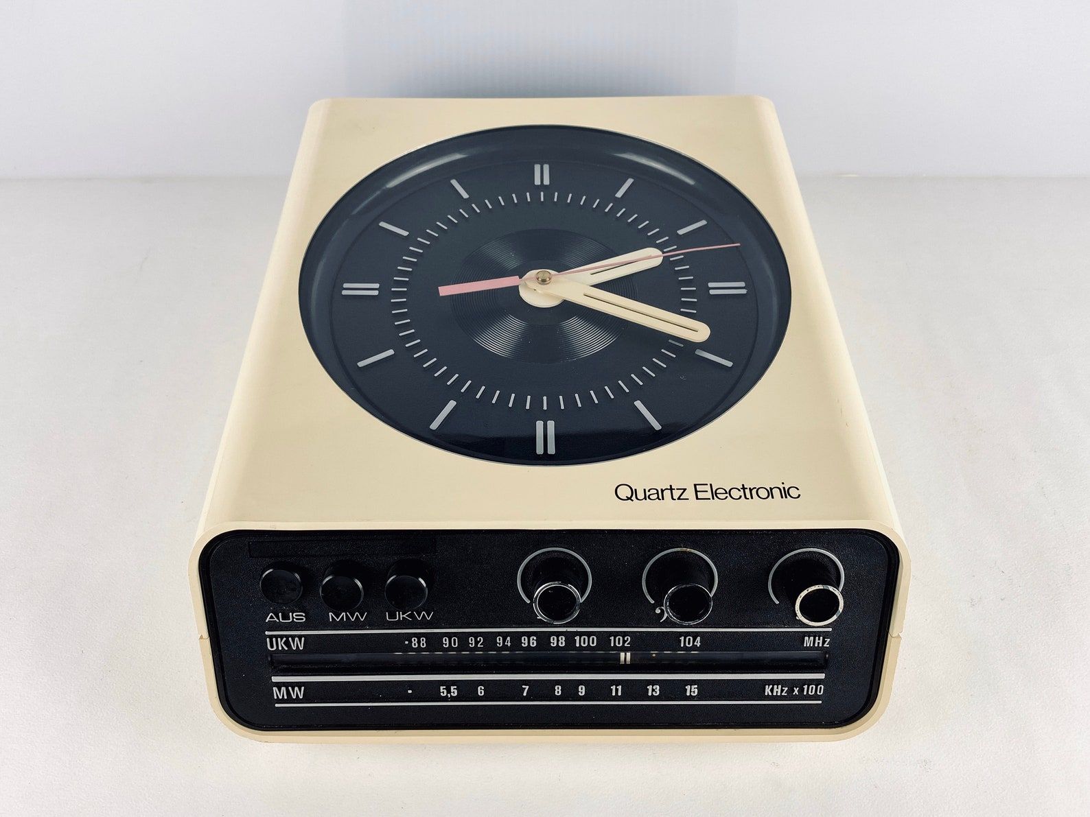Space Age vintage Intercord QE 11 Quartz electronic clock with radio