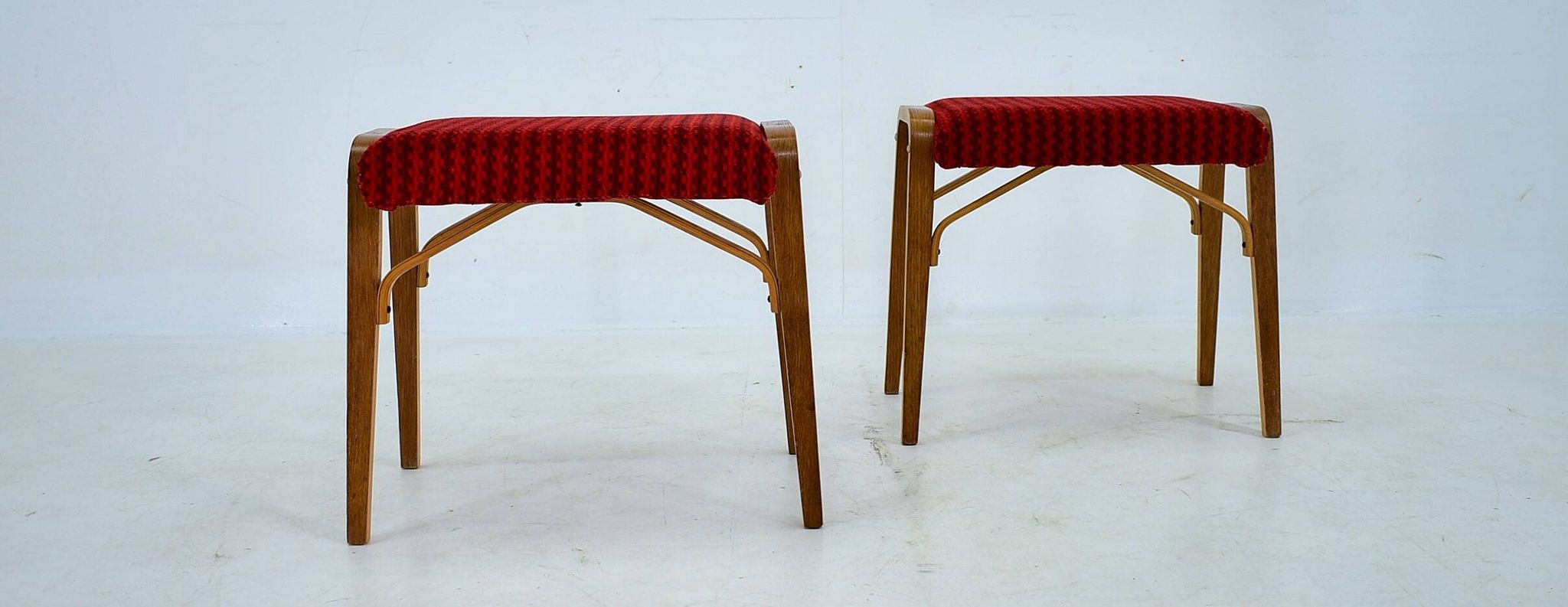 Tabourets en hêtre Ludvik Volak des années 1960 par Drevopodnik Holesov, Tchécoslovaquie