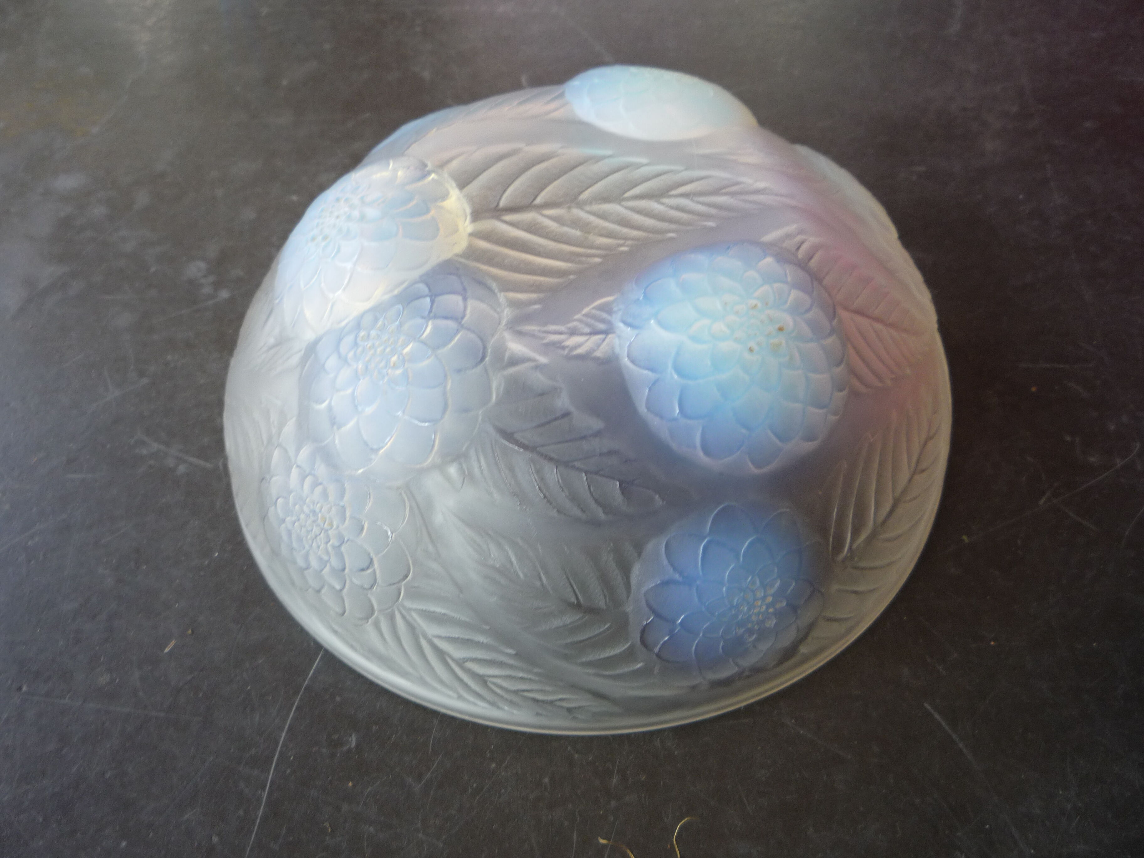 René Lalique opalescent dahlia cup