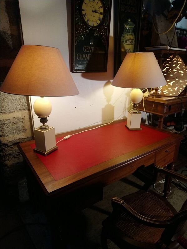 Bureau de style Louis Philippe en noyer.