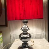 Lampe chrome et abajour rouge
