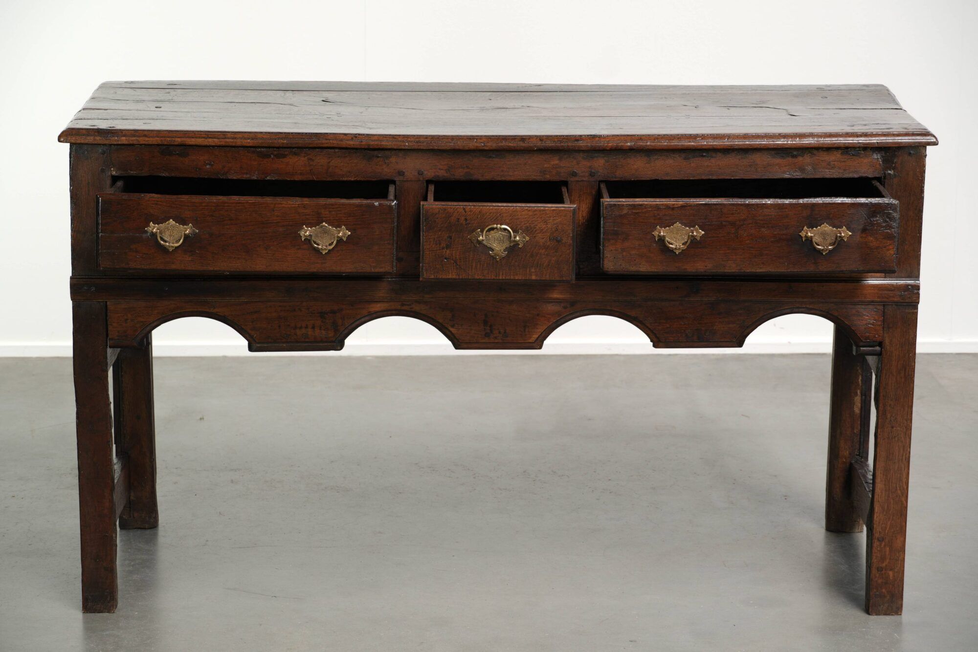 English dresser from the early 18th century made of oak with patina