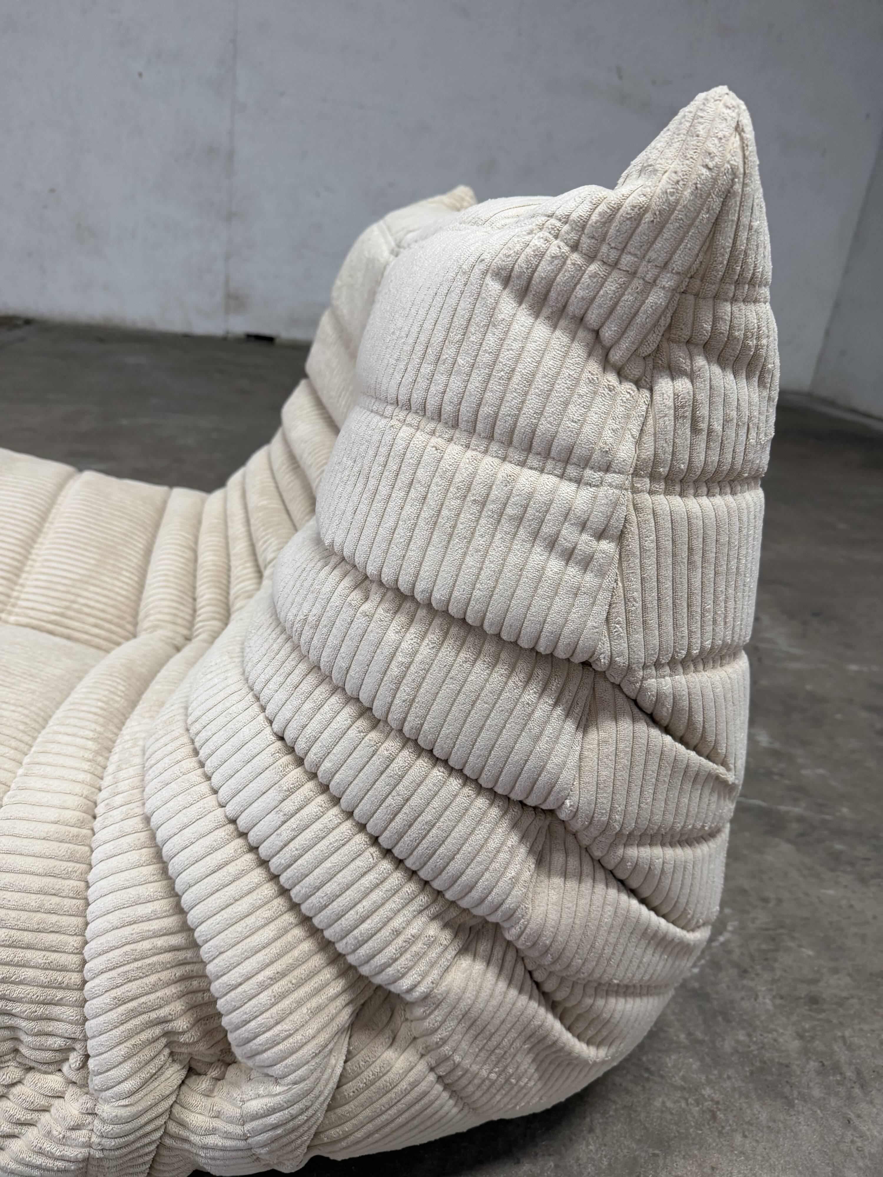 Ligne Roset Togo 1-seater in pouf in Beige Corduroy 10/10