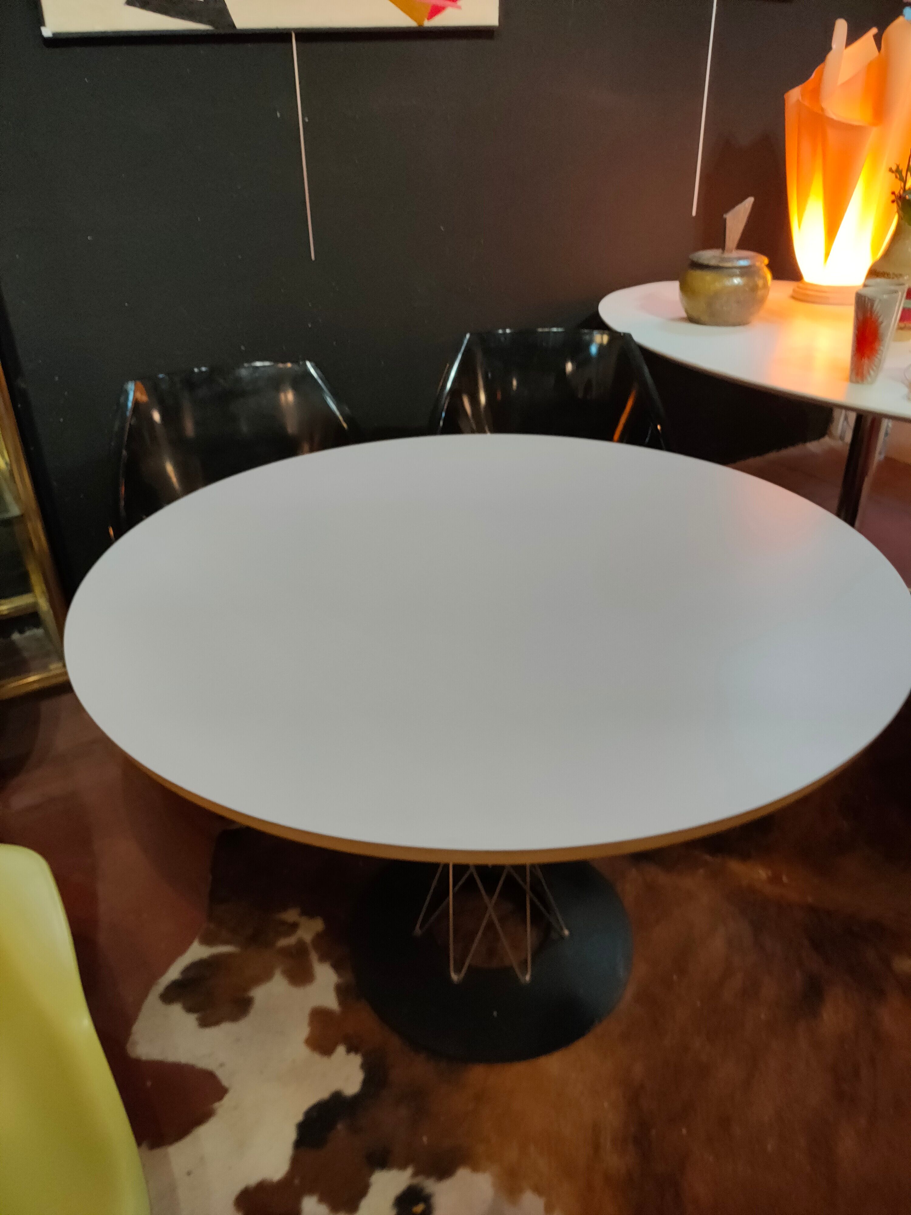 Isamu Noguchi Cyclone table by Knoll, circa 1970s, white laminate top