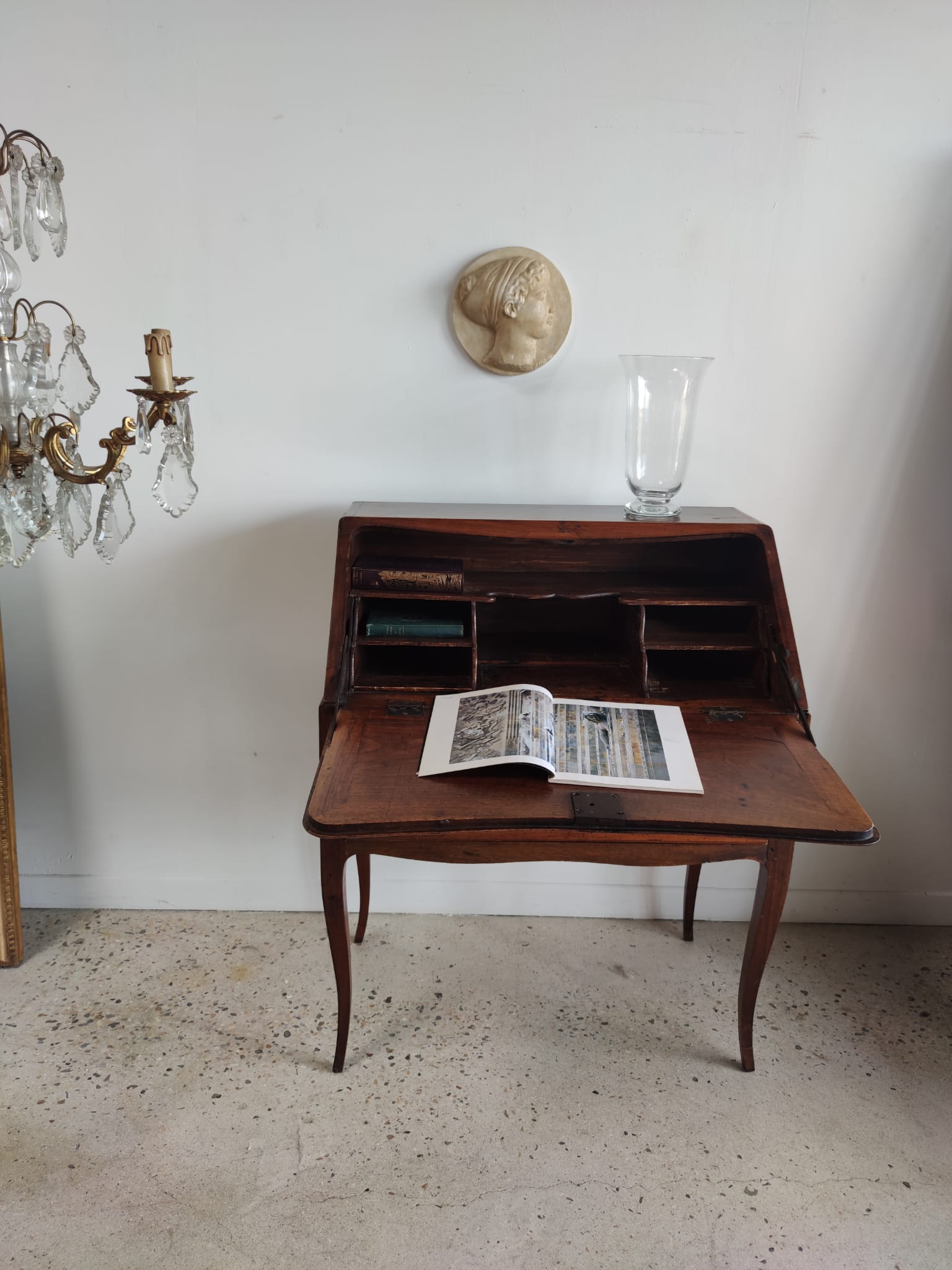 Bureau de pente en bois naturel
