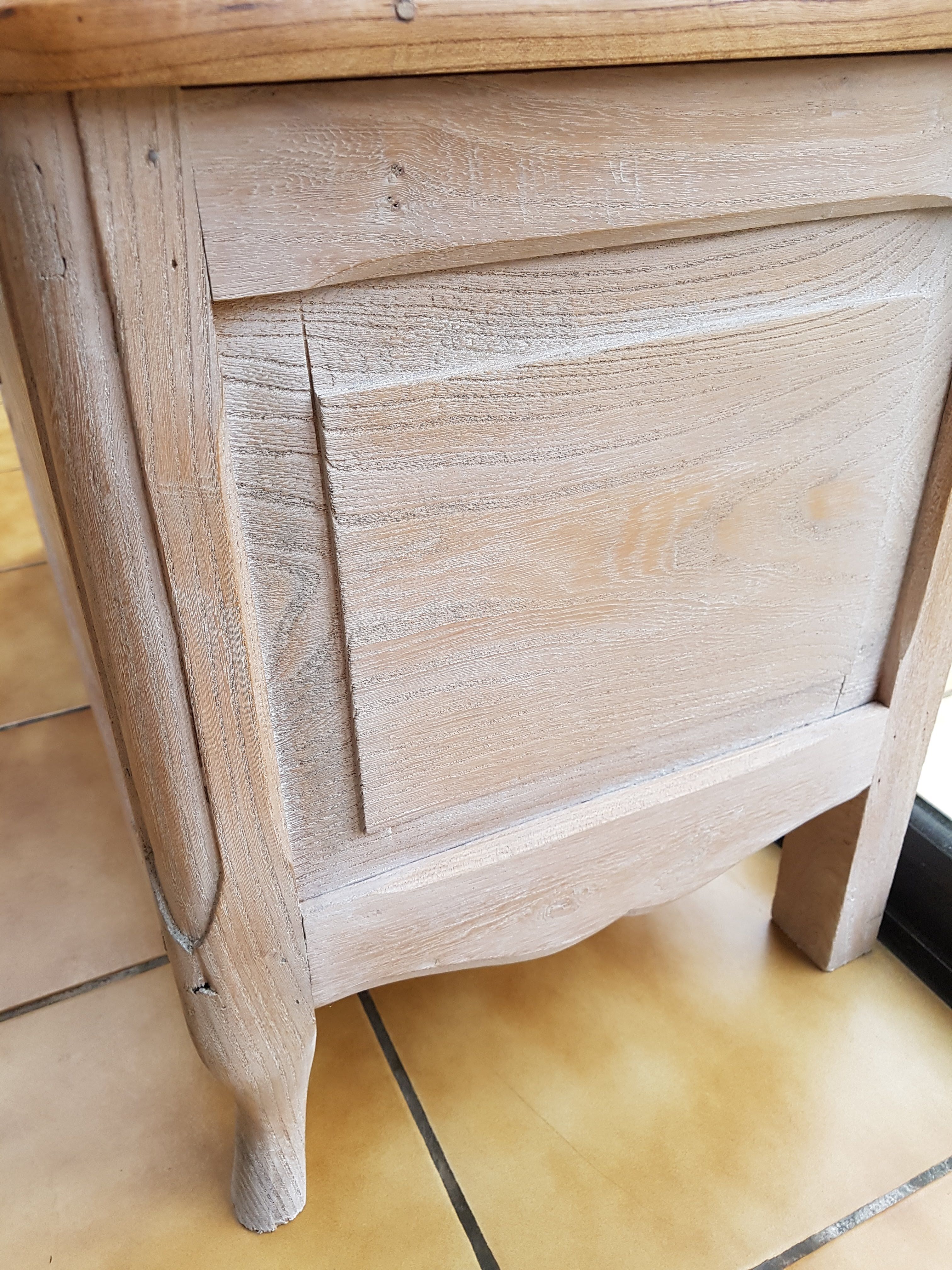 Raw wood/white chest