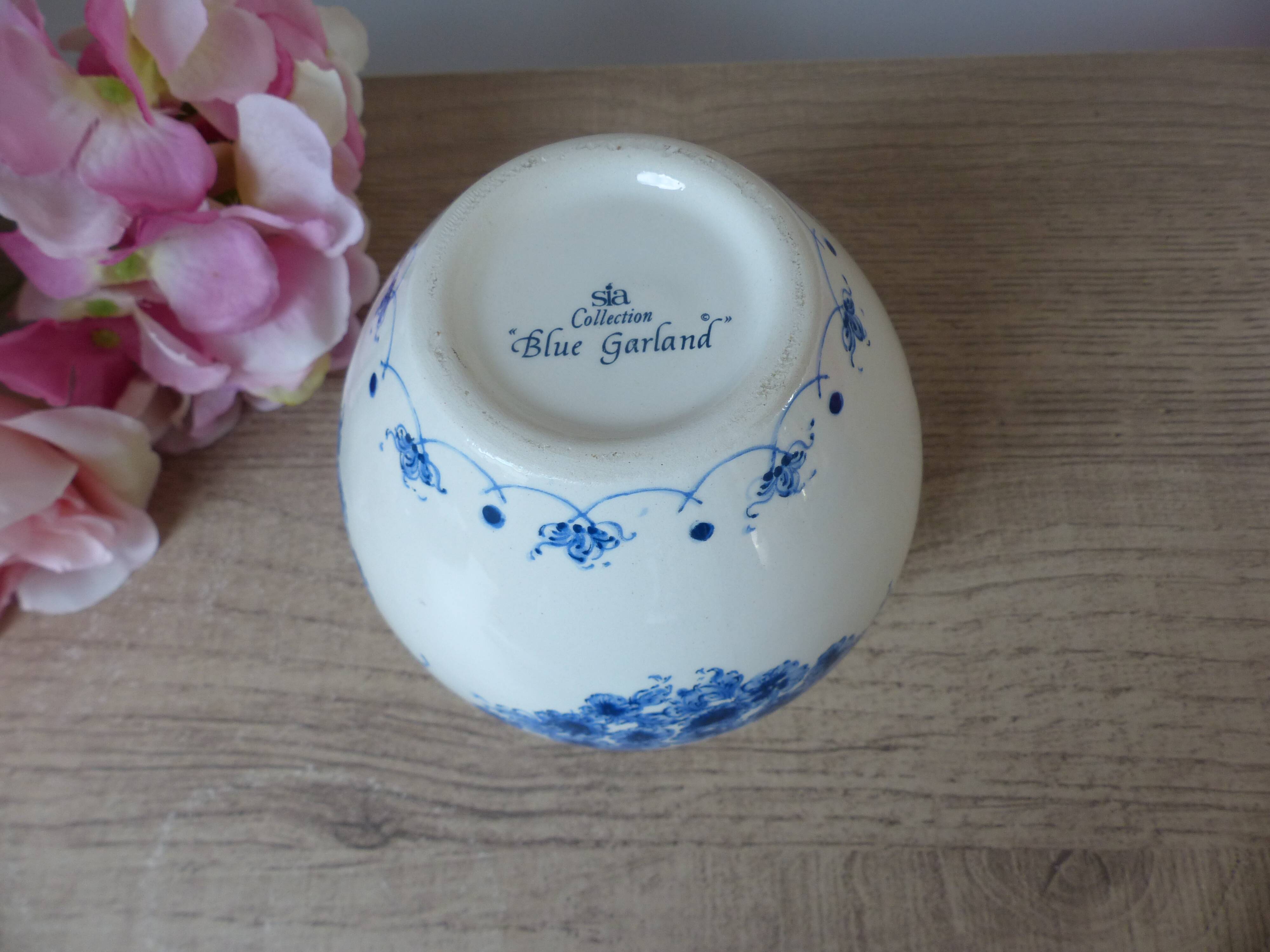 Vase boule signé Sia "Blue Garland"