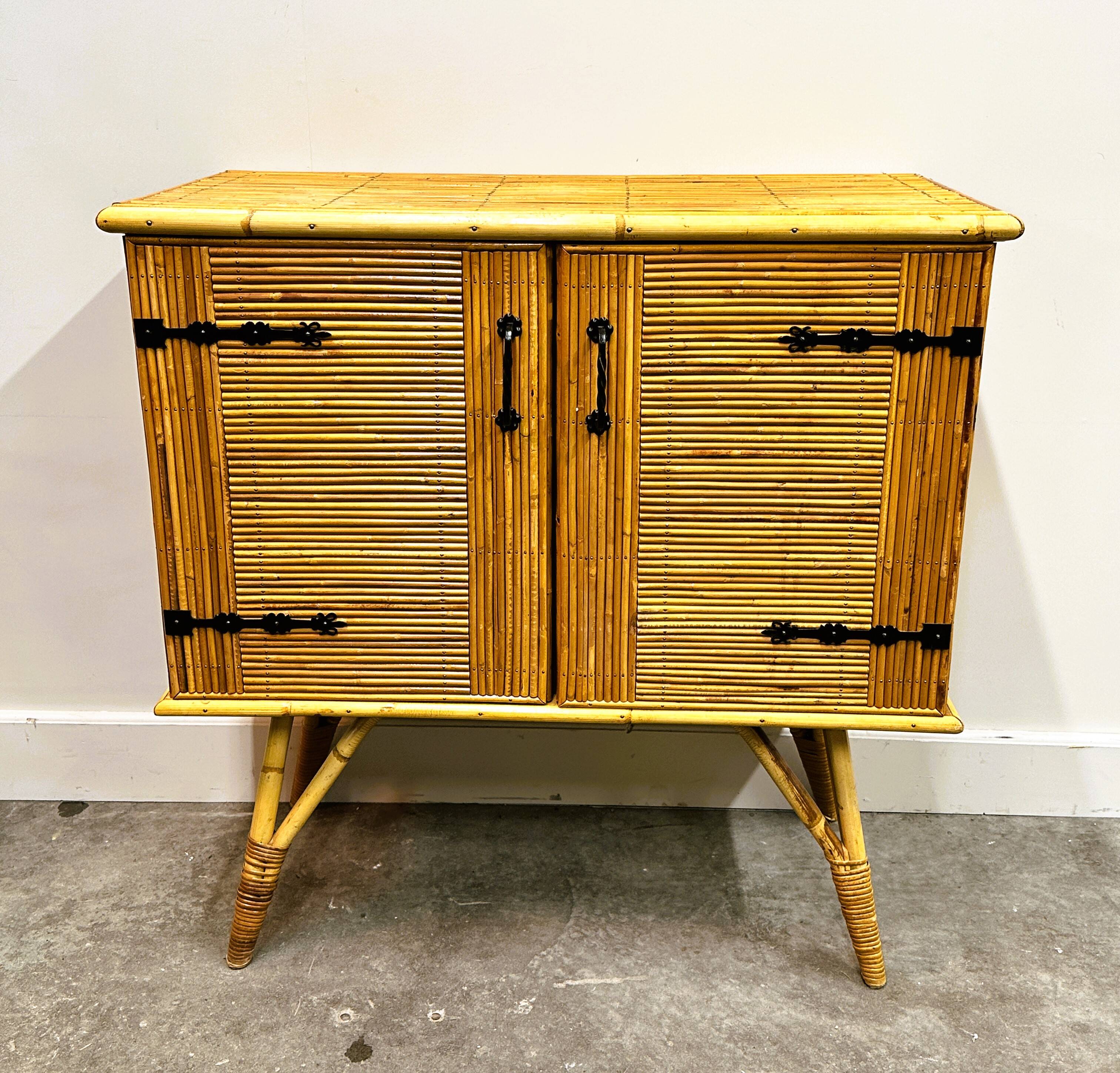 Buffet en bambou par Adrien Audoux et Frida Minet. France