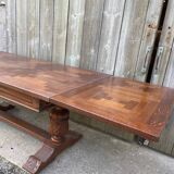 Table de style renaissance espagnole