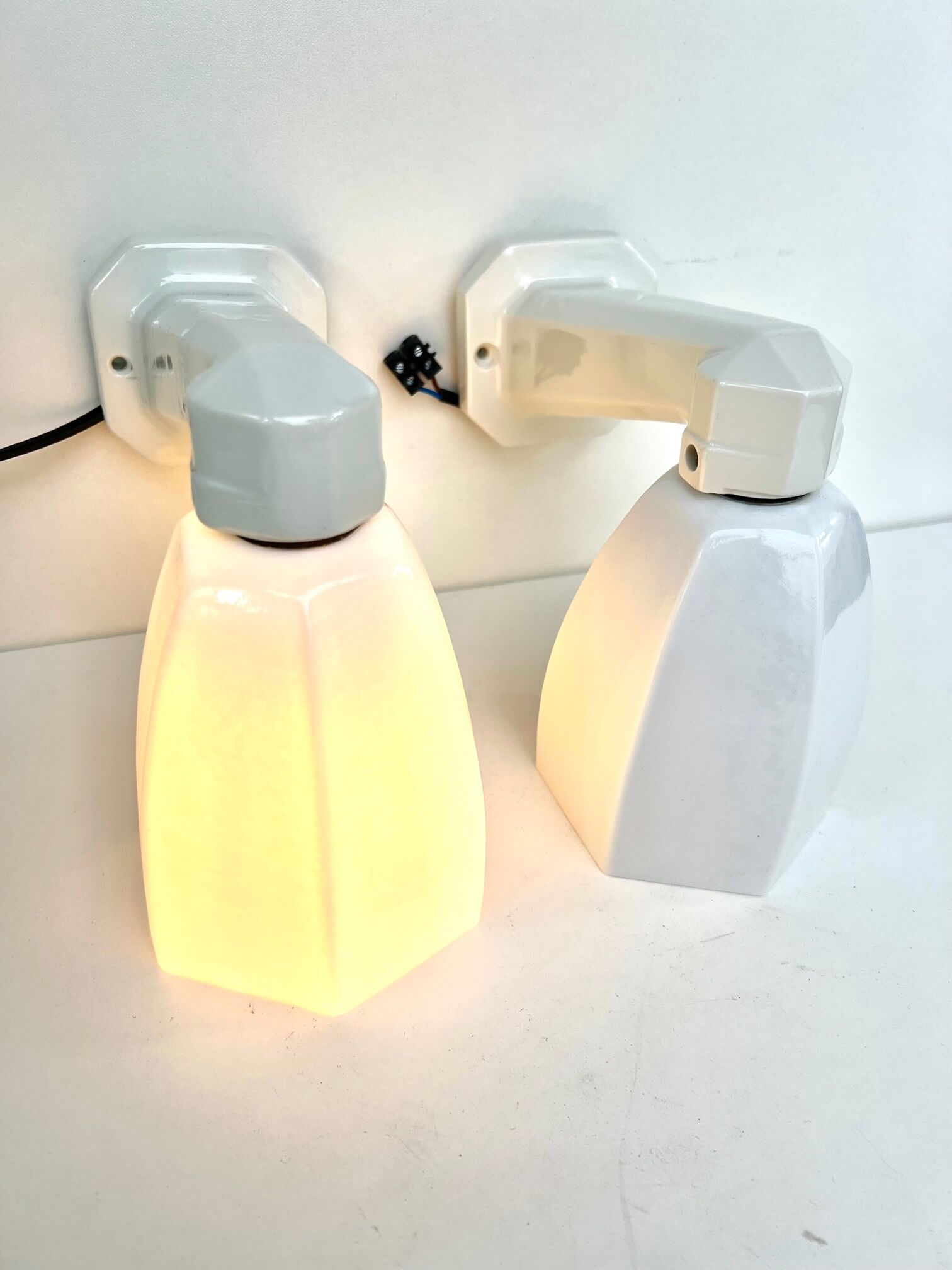 THE PAIR 2 WALL LAMPS OLD BATHROOM 1930 1940 OPALINE AND PORCELAIN LEGRAND