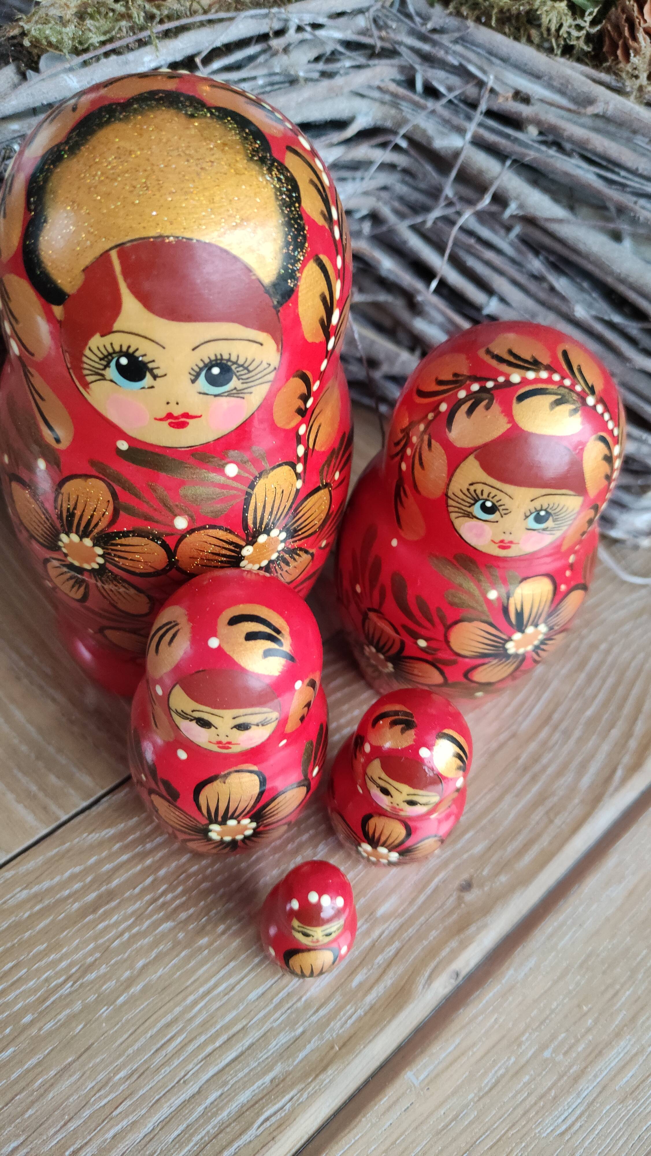 Ensemble de cinq poupées russes ou Matriochka