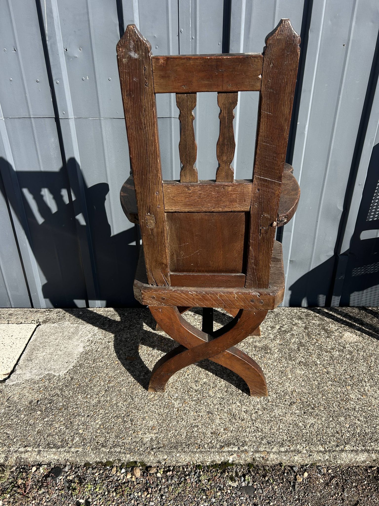 Fauteuil ancien en chêne , haute Epoque