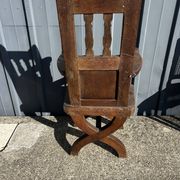 Fauteuil ancien en chêne , haute Epoque
