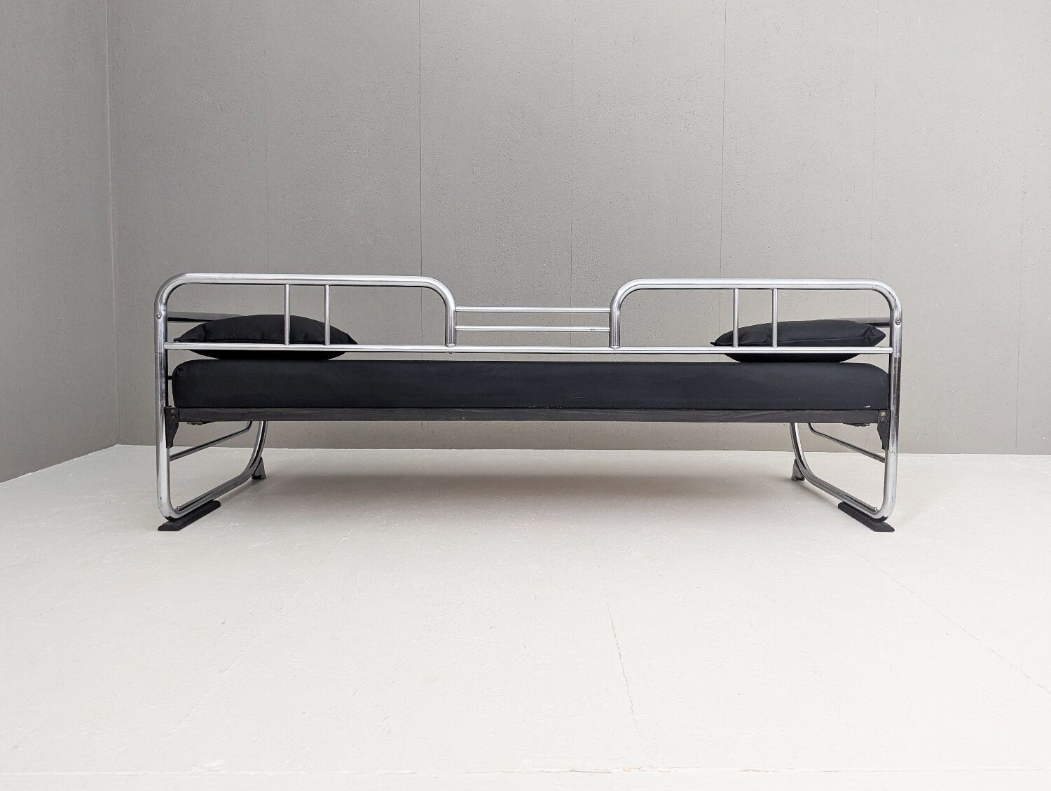 Canapé Bauhaus en acier tubulaire par Hynek Gottwald, années 1930