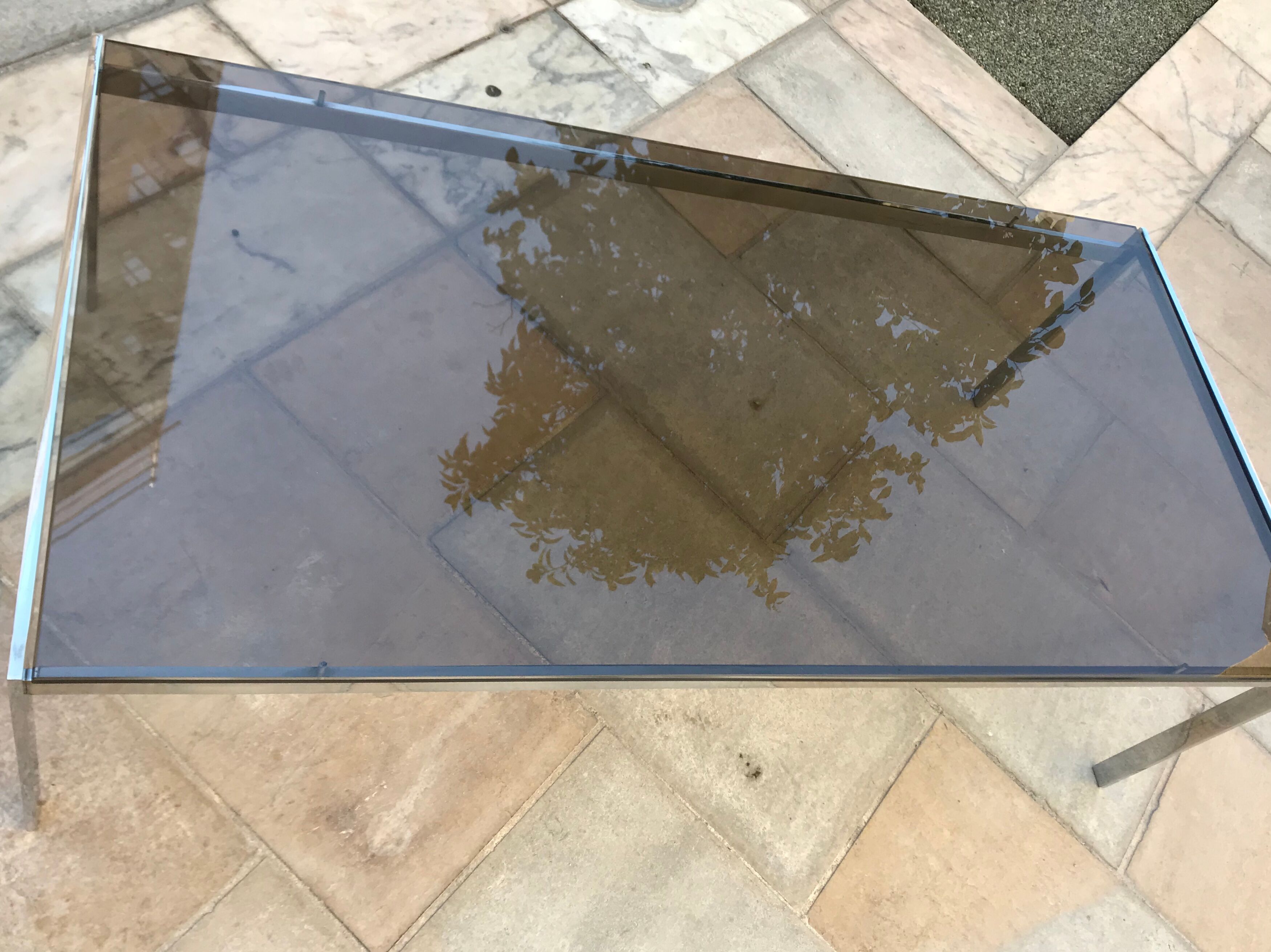 Table basse rectangulaire métal et verre St Gobain bleuté gris 1970