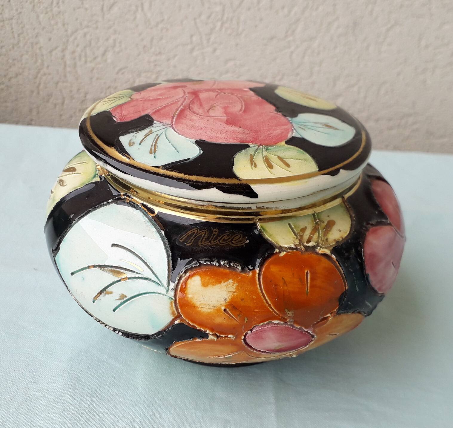 Bonbonnière or sugar bowl Vallauris