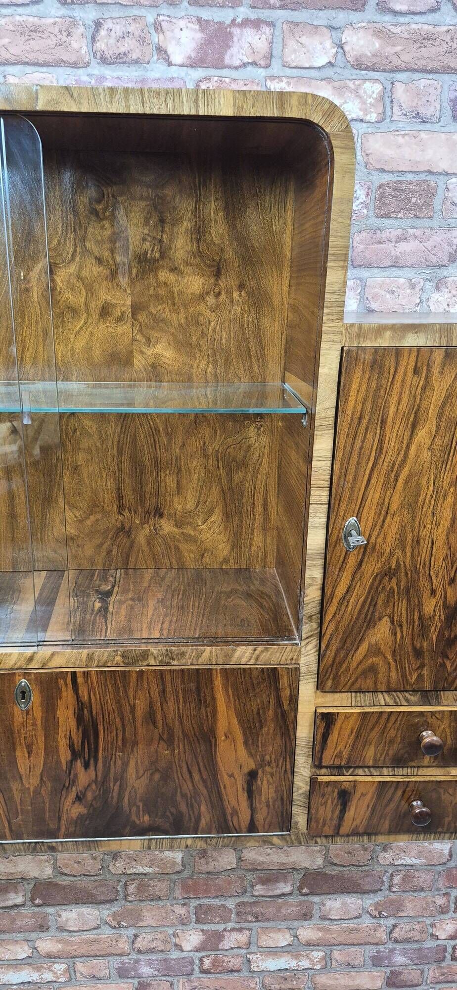 Vitrine Art Déco en noyer rénovée avec bar, rétro, vintage, années 40