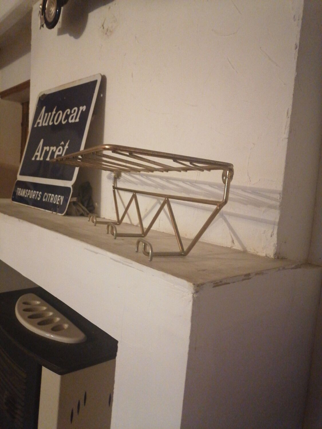 Wall mounted coat rack hats gold metal 1950 60