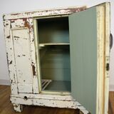 Cooler, patinated vintage Parisian sideboard