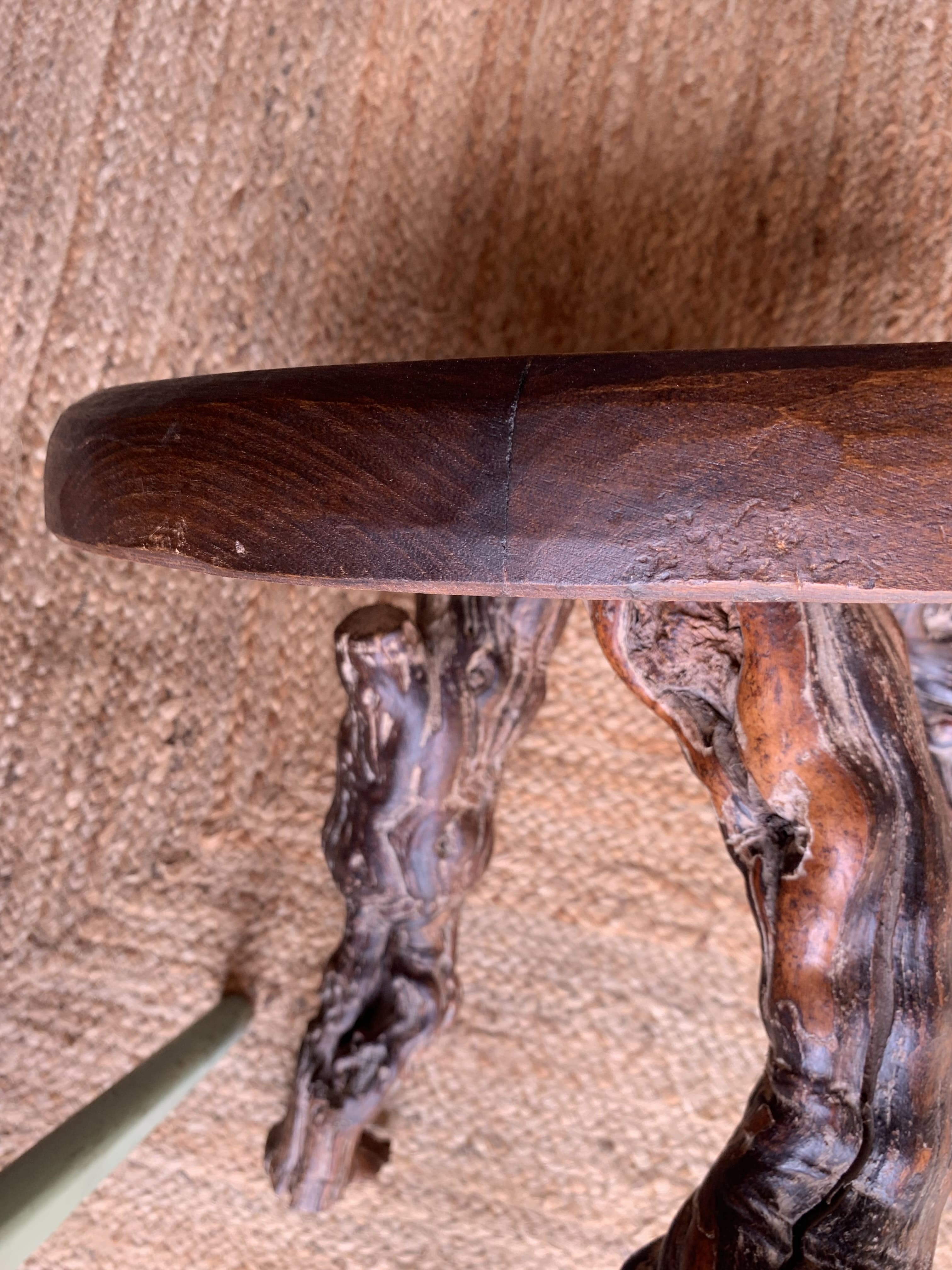 Round coffee table, vines