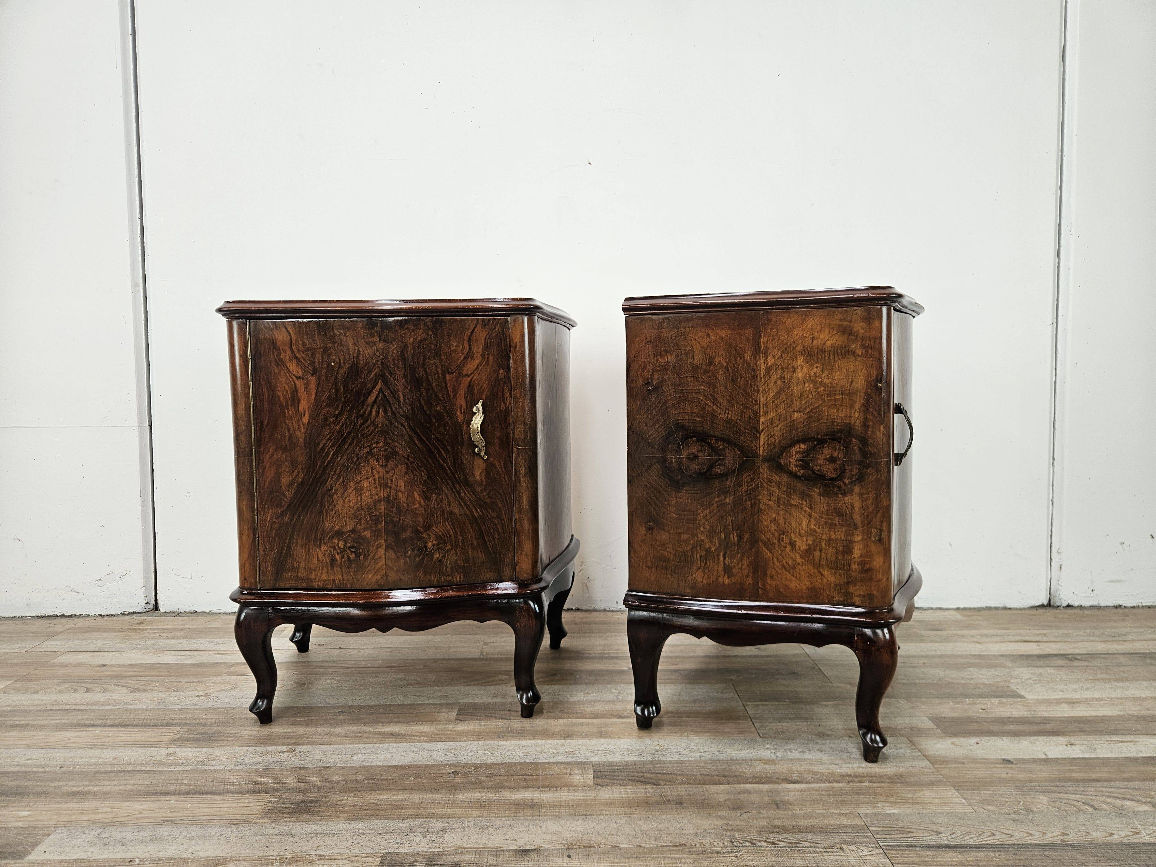 Pair of 1940s Chippendale bedside tables in walnut burl