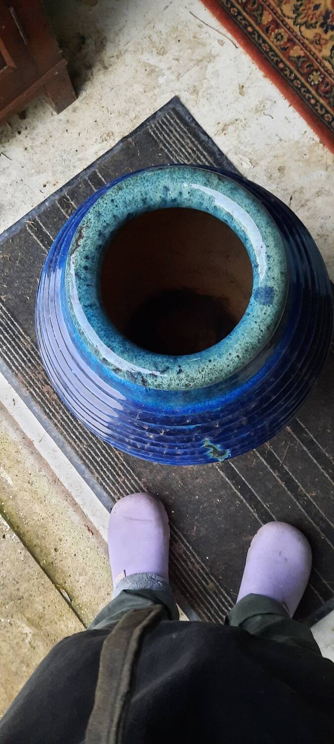 Glazed ceramic pot