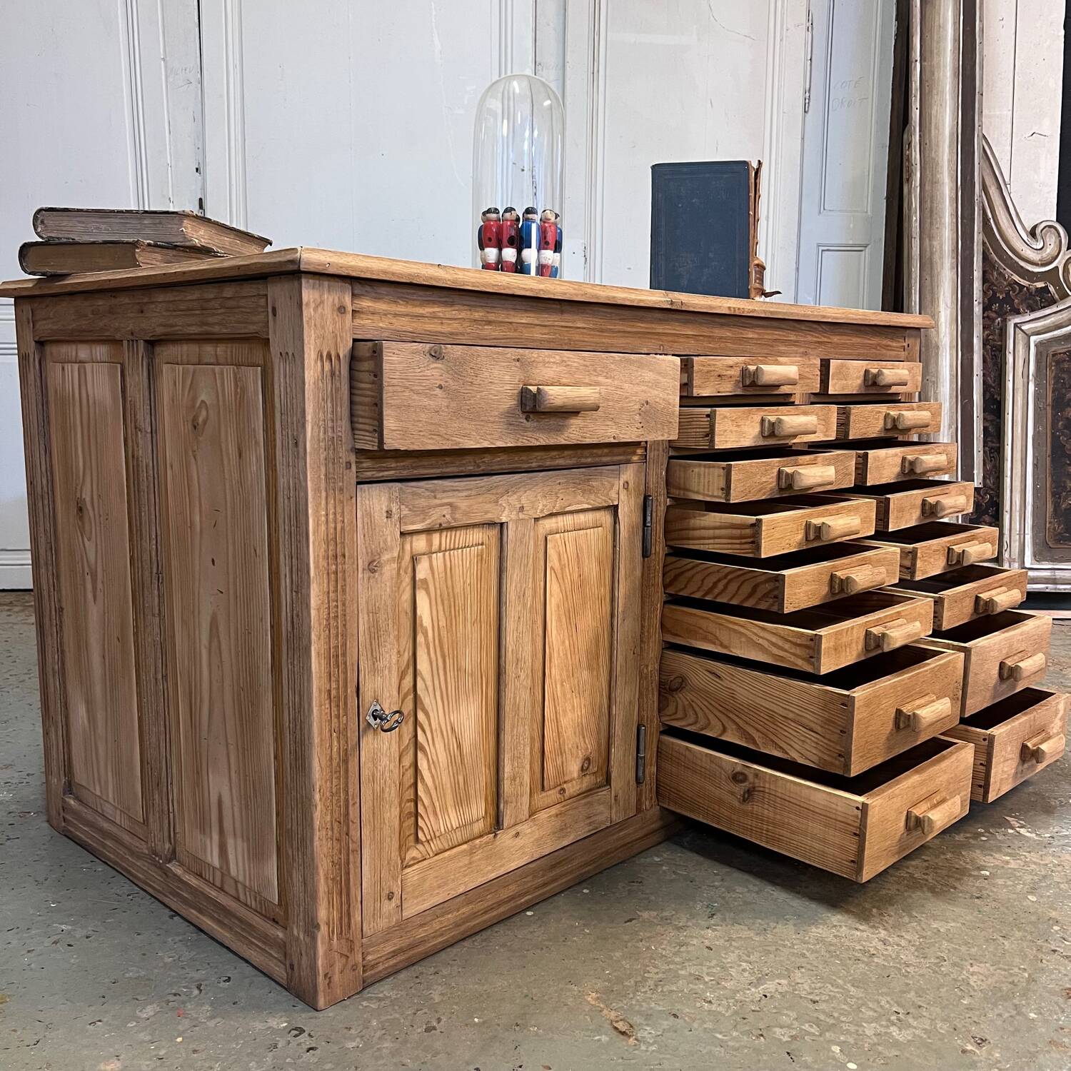 Jeweller's counter with drawers furniture