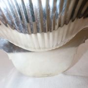 Silver-plated metal shell plate stamped Fleuron