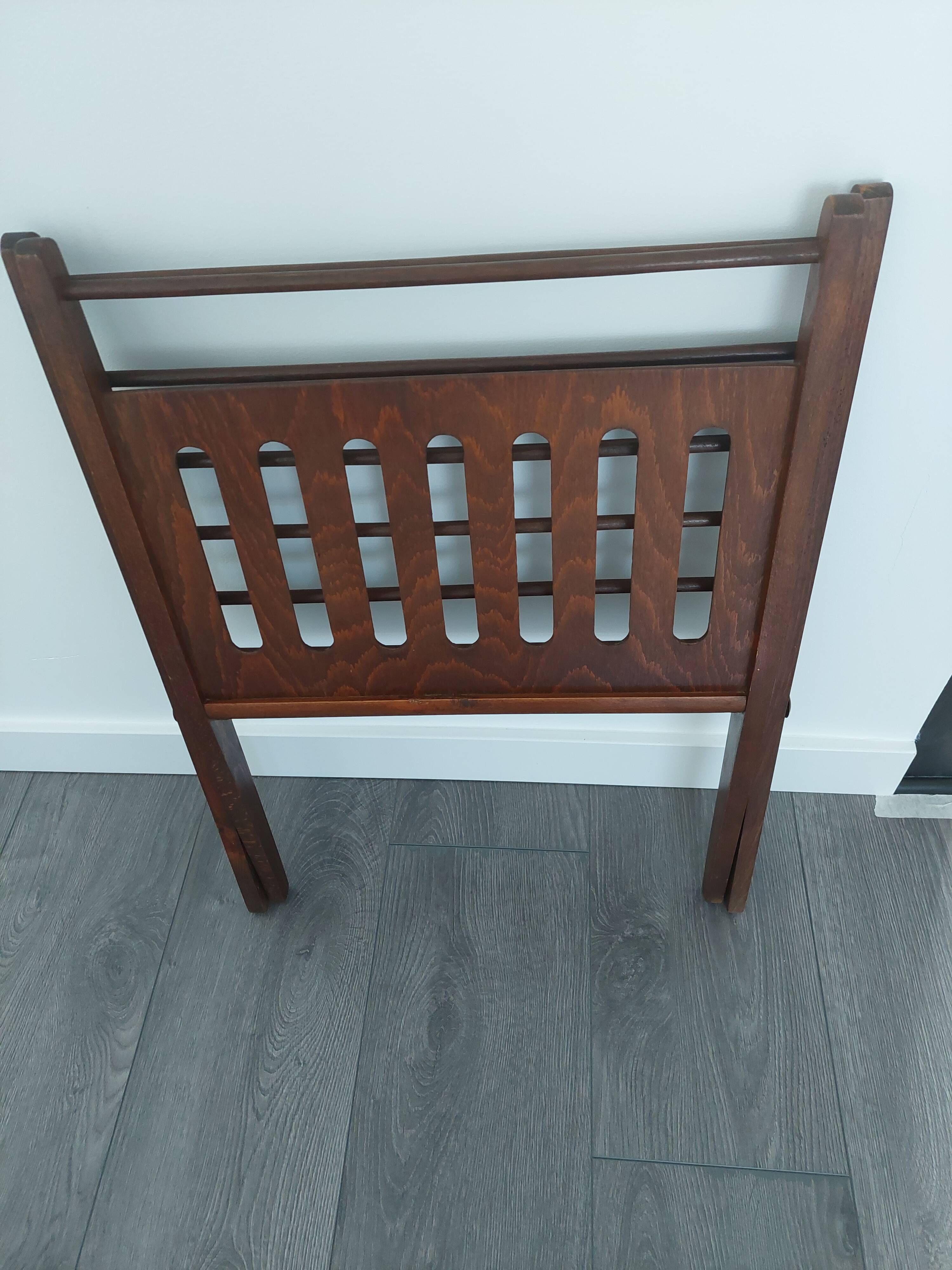 Braakmann folding magazine rack