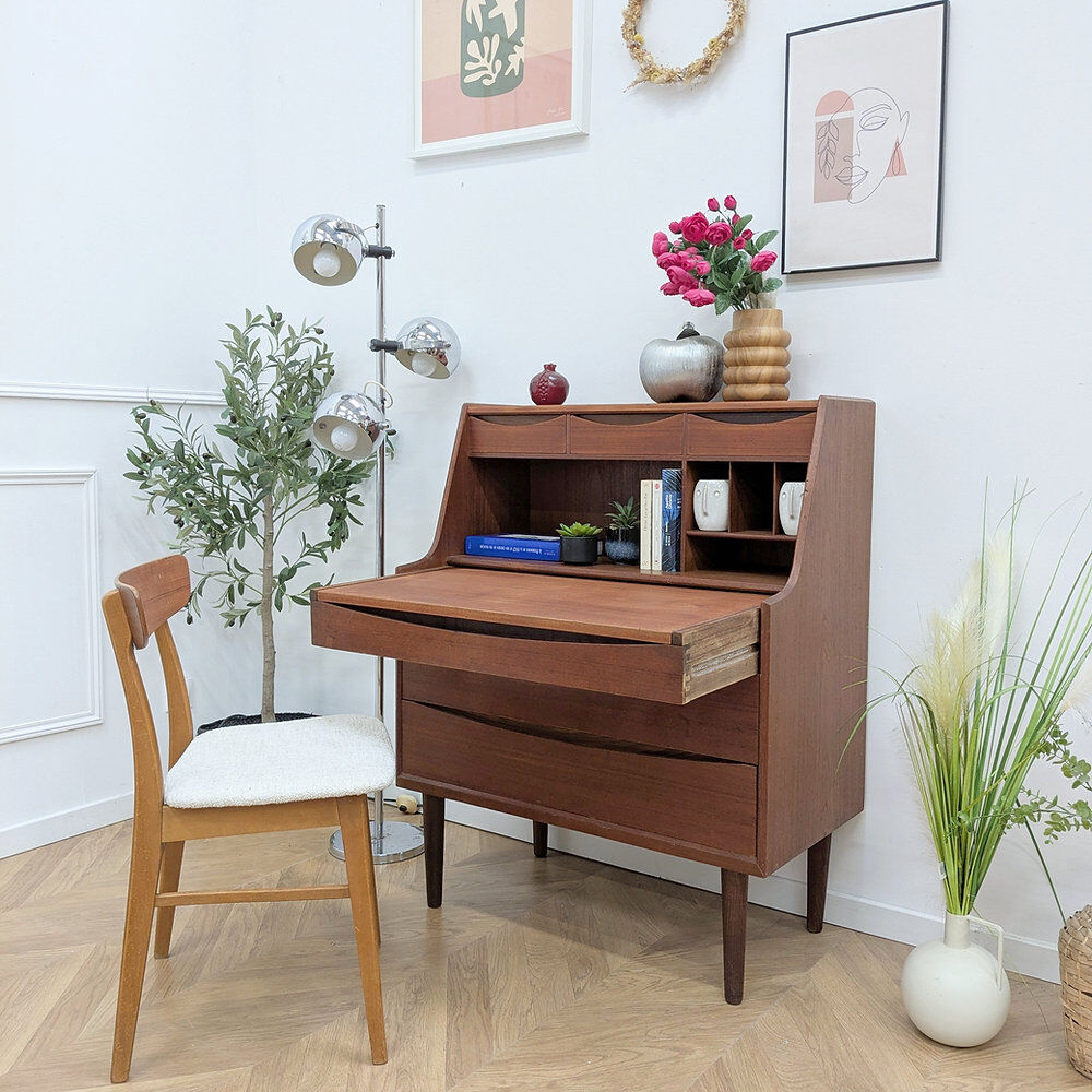 Danish secretary hairdresser Arne Vodder for Olholm in teak.