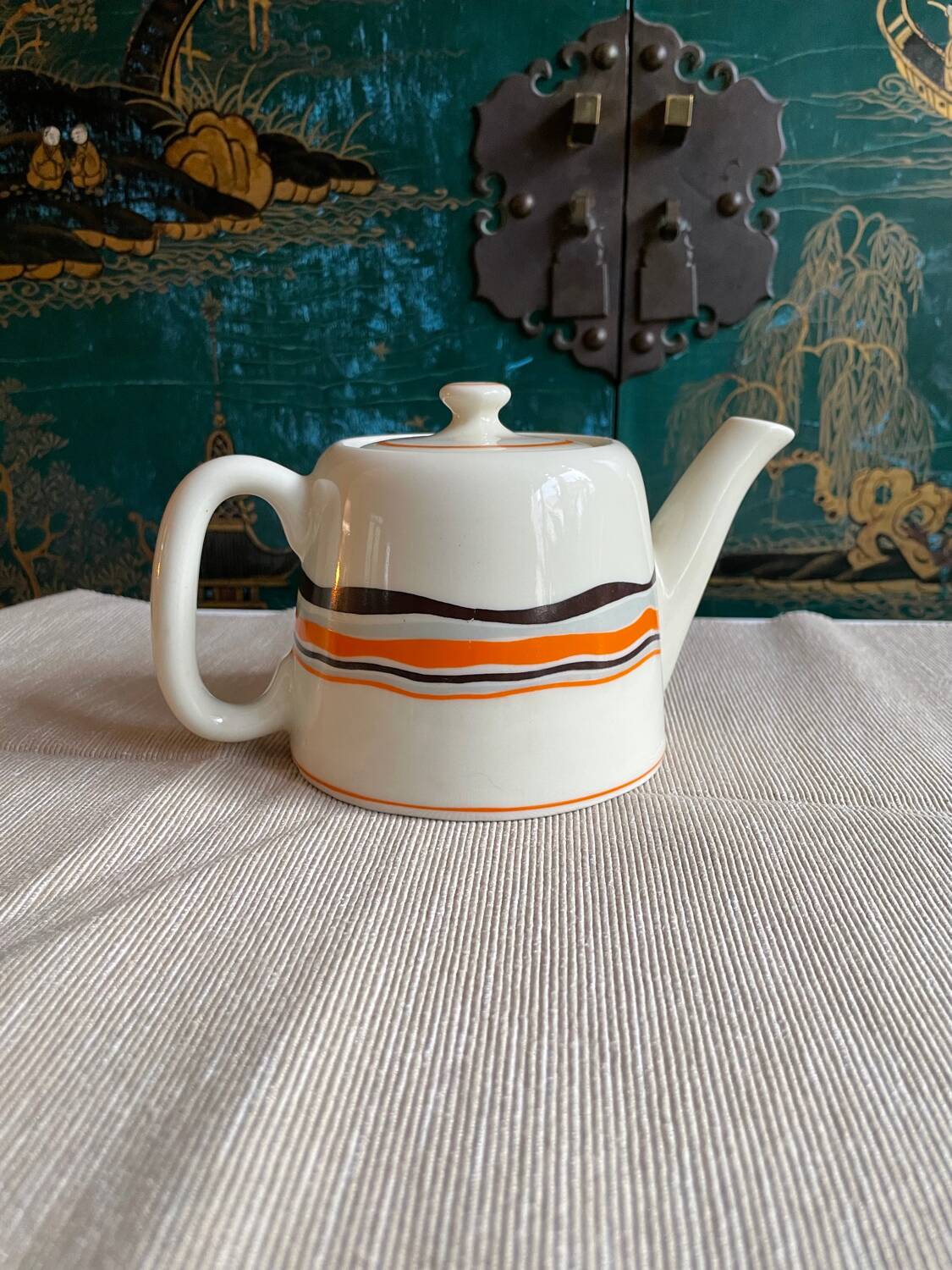 Vintage Solitary Teapot