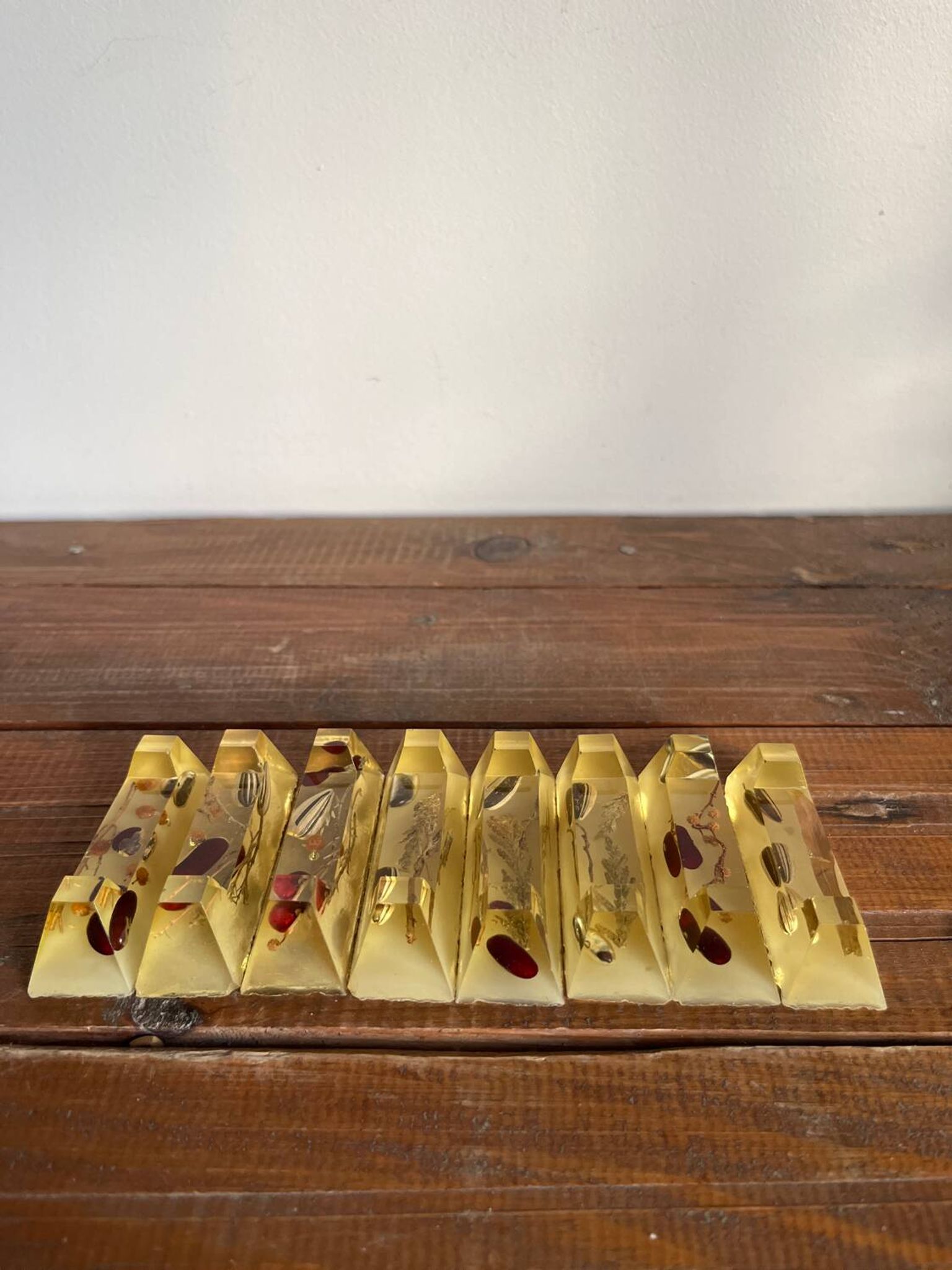 8 knife holders