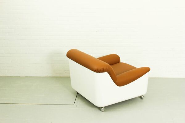 Fauteuil lounge Space Age en fibre de verre et cuir cognac, années 1970
