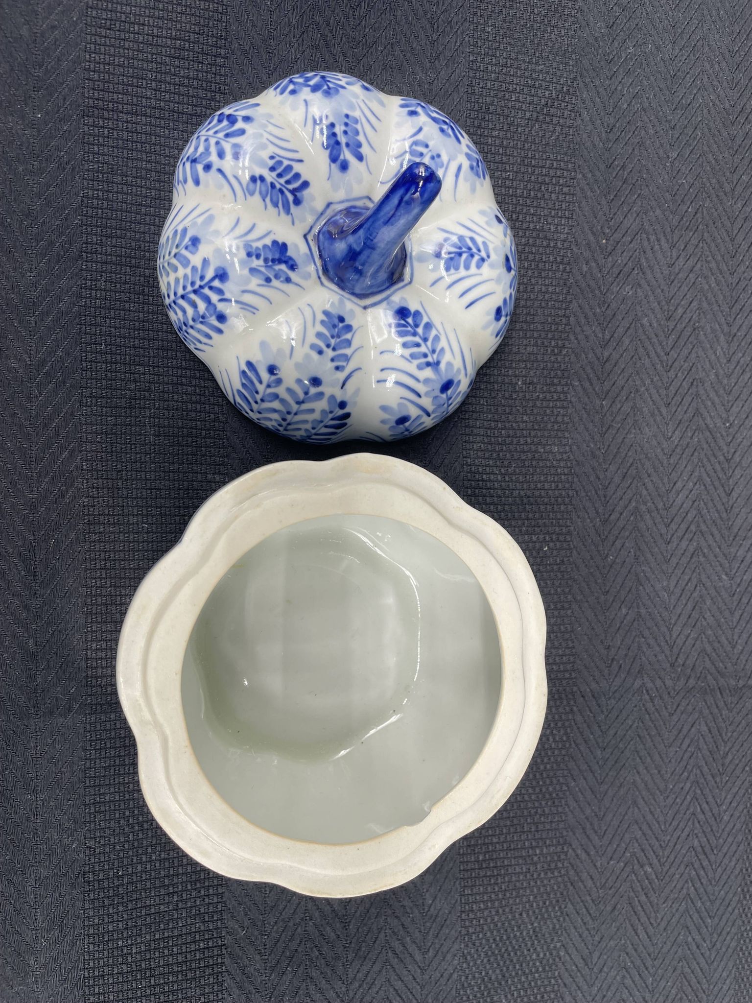 Chinese covered pot, box, jewelry box, pumpkin, white porcelain, China blue plant decor