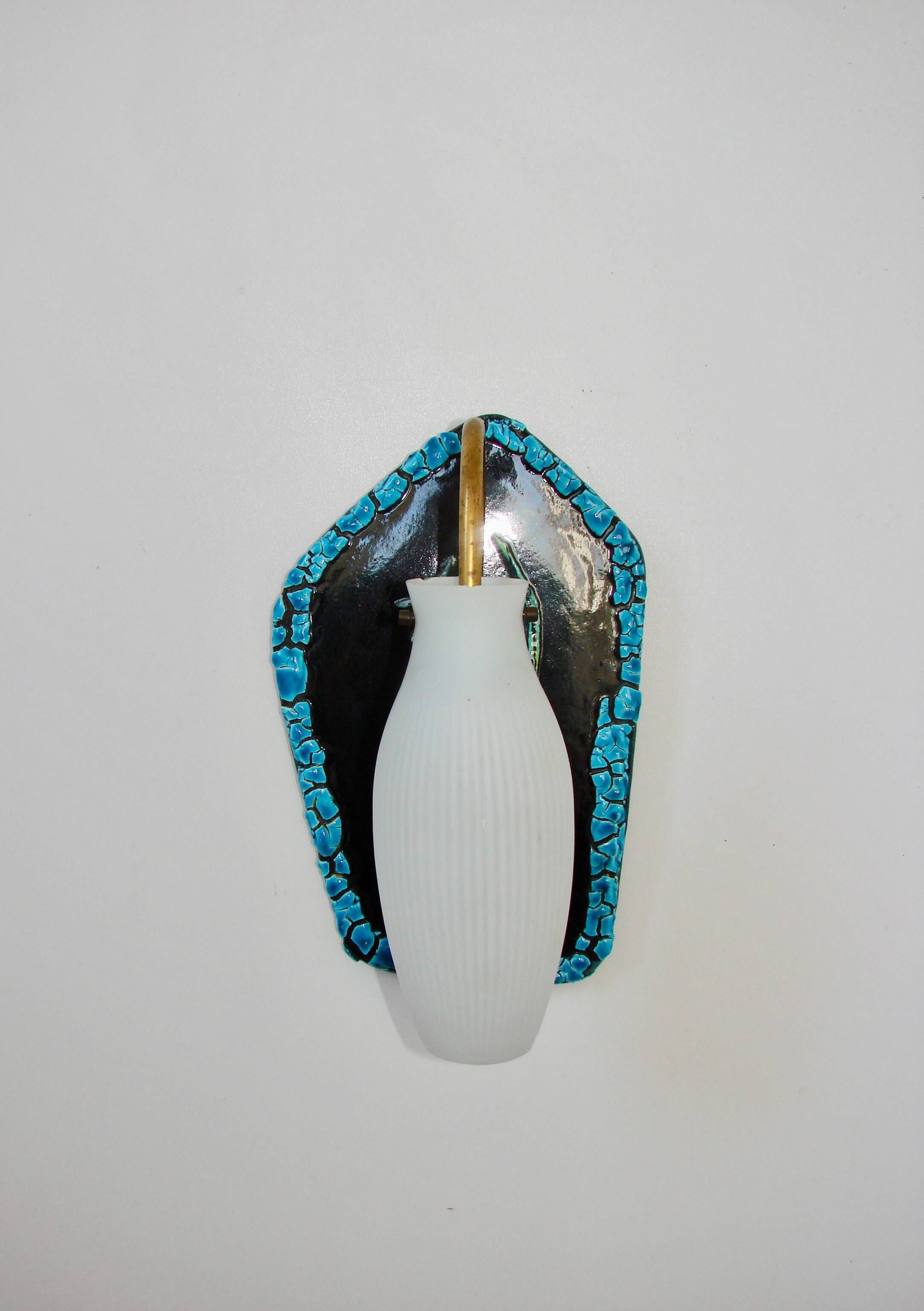 Wall lamp from the 1960s, made of ceramic. Good condition, 1xE14.