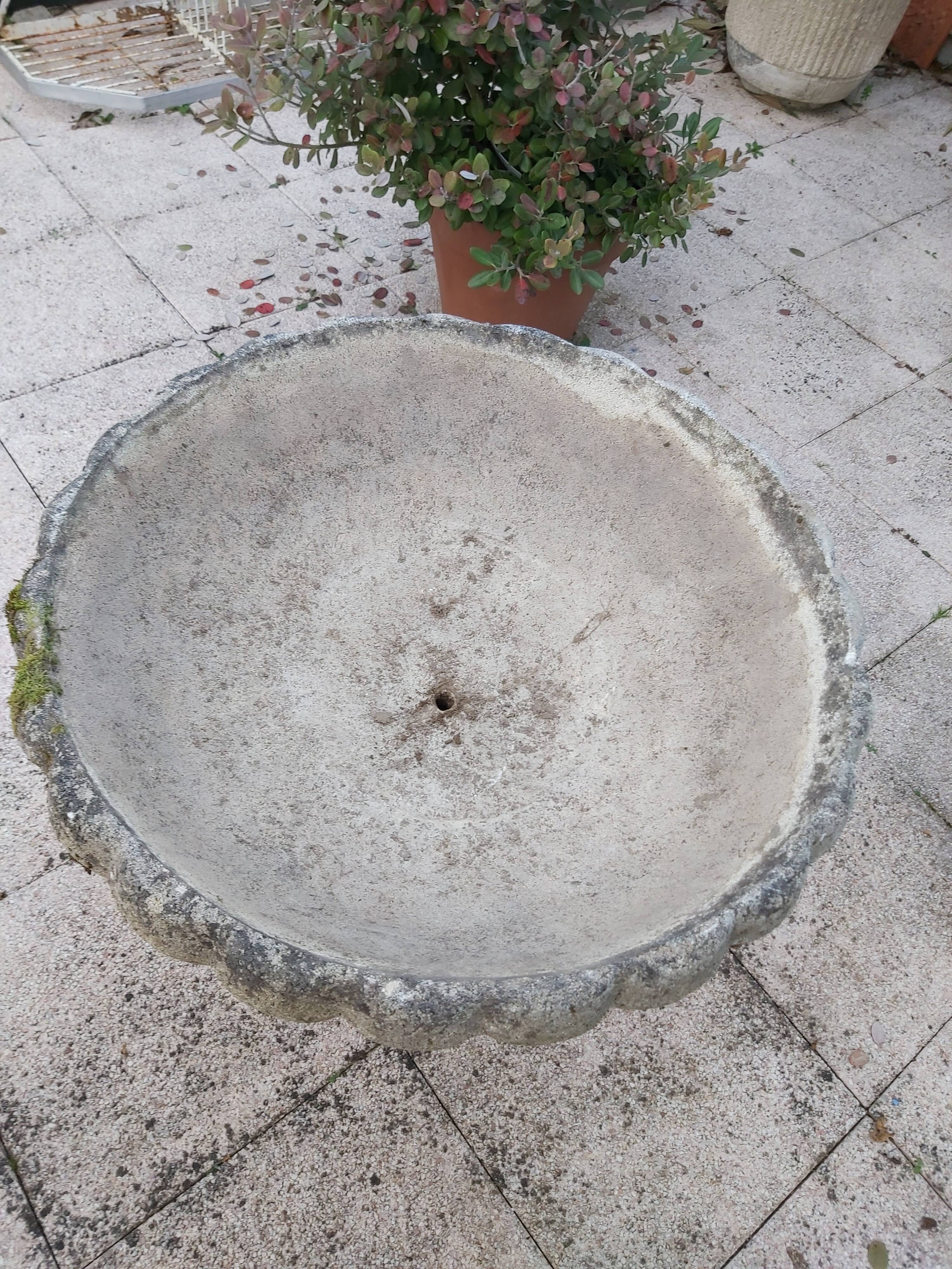 Jardinière sur pied en ciment