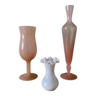 Set of three vintage soliflore in white and pink opaline