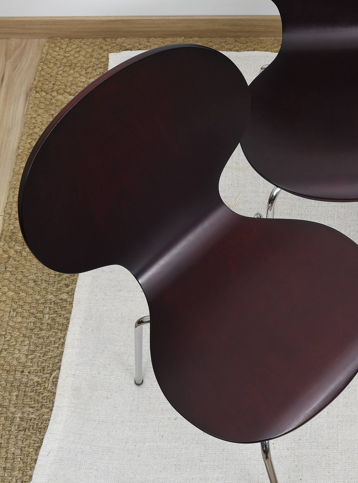 Set of 4 "ant" chairs, vintage, Diego model. Stackable, dark burgundy color.