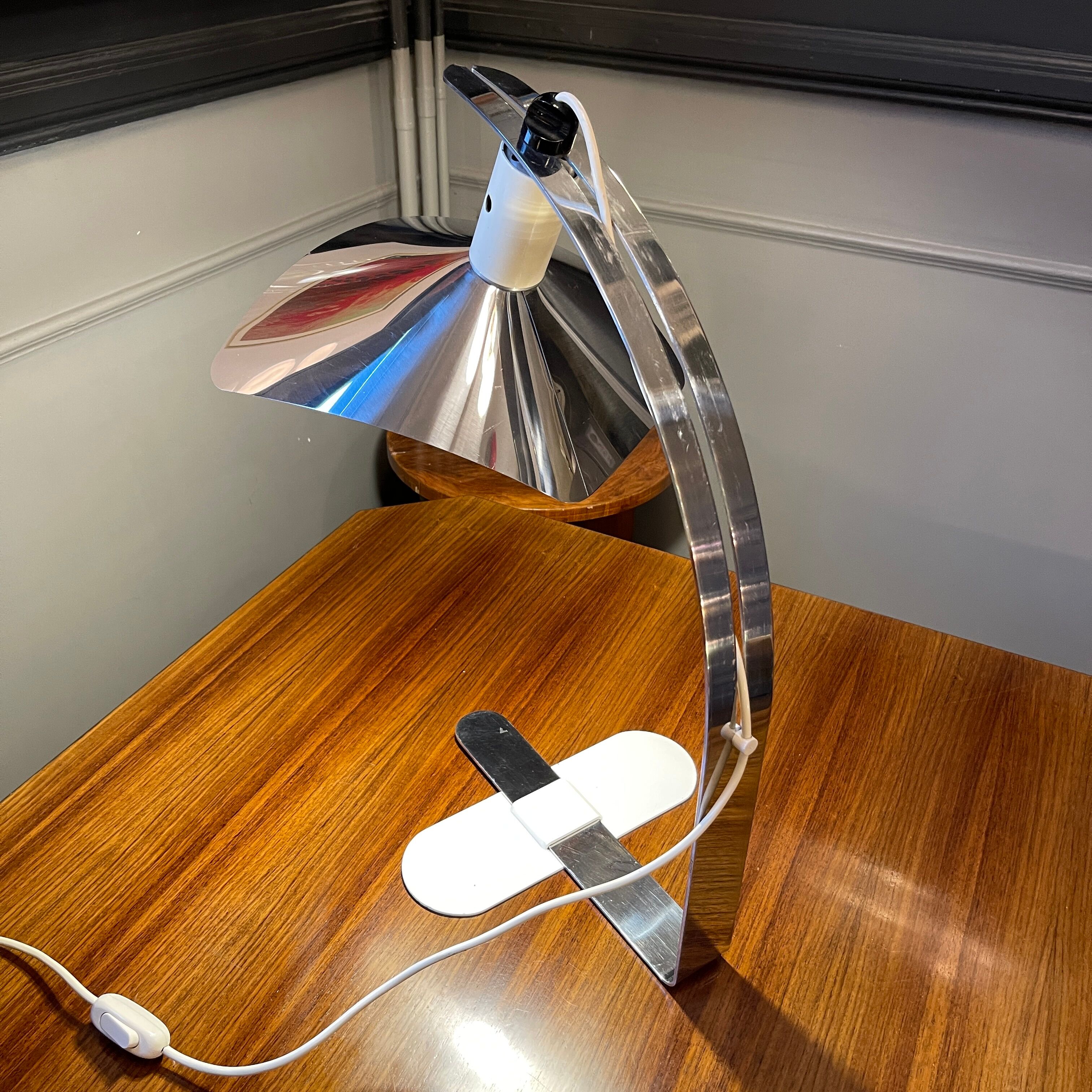 Table / desk lamp " corolla " by giovanni grignani for luci, ca 1970