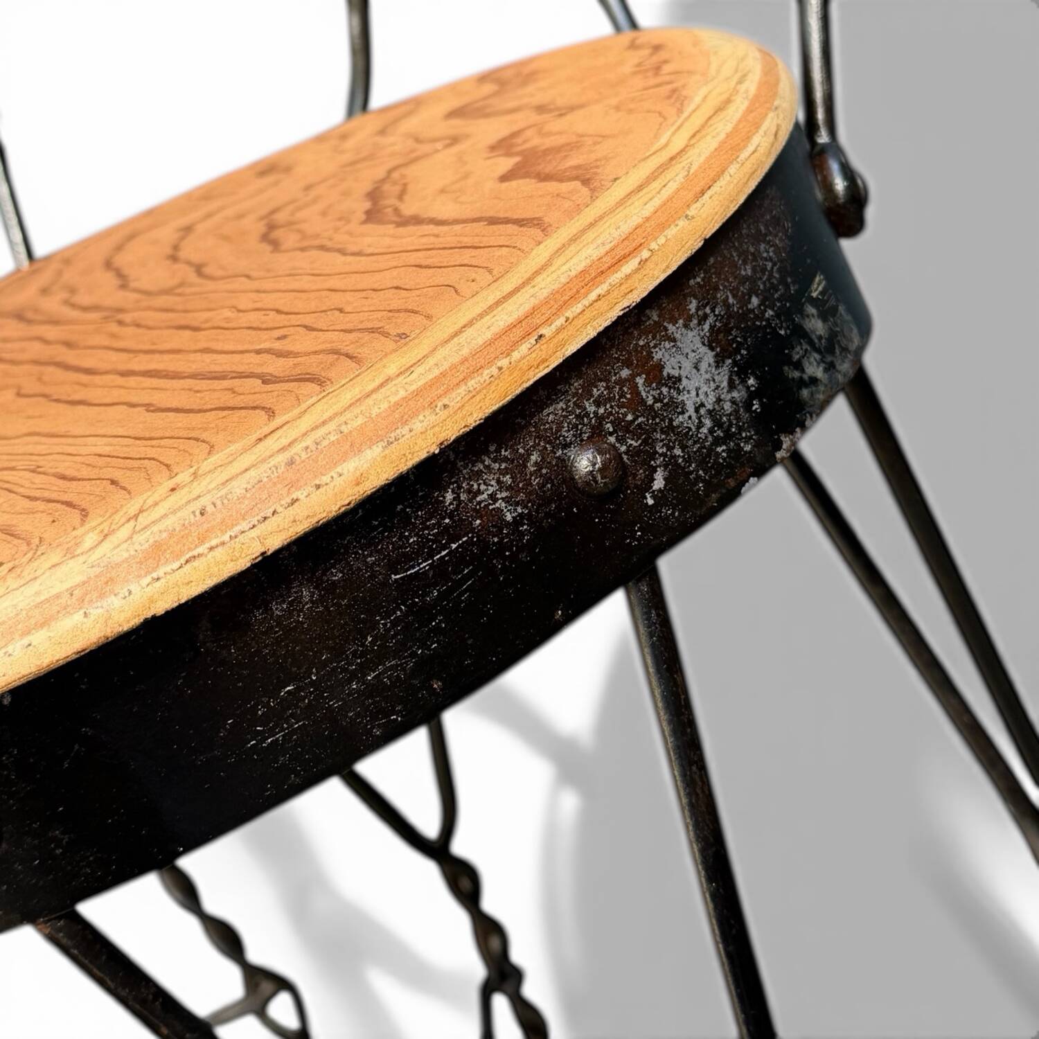 Set of 4 vintage wrought iron chairs from the 1940s.