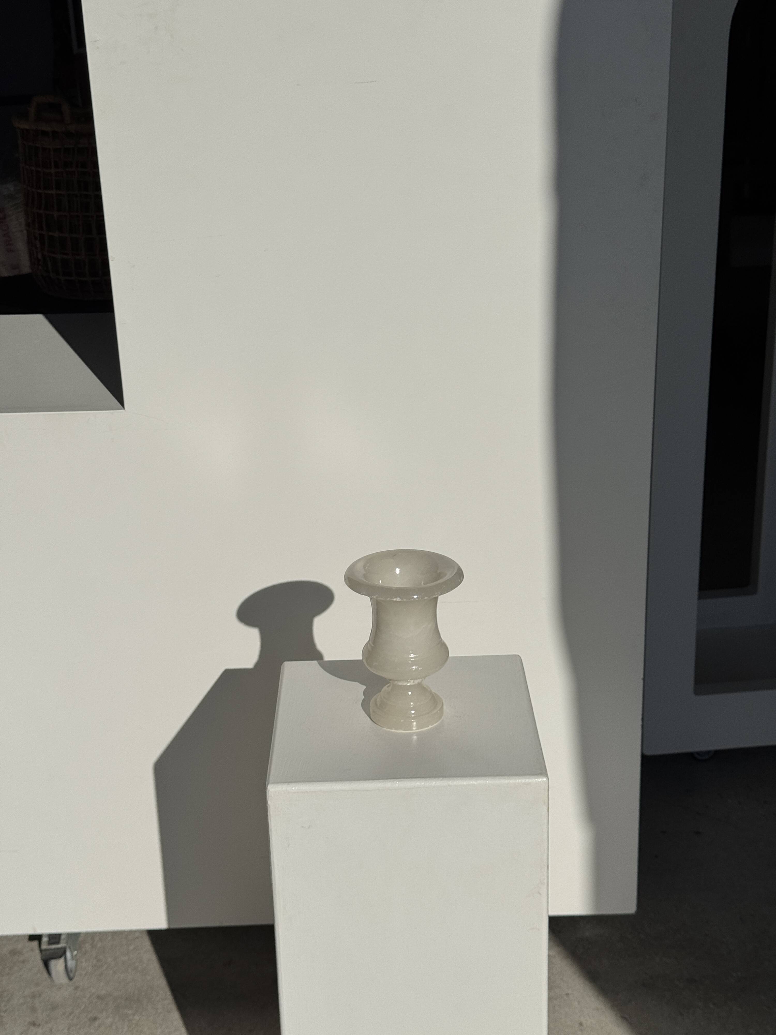 Small Médicis vase in alabaster H15.5 D11