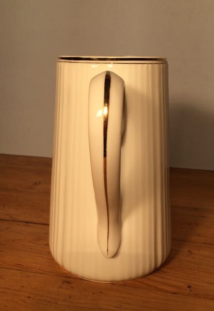 White pitcher streaked