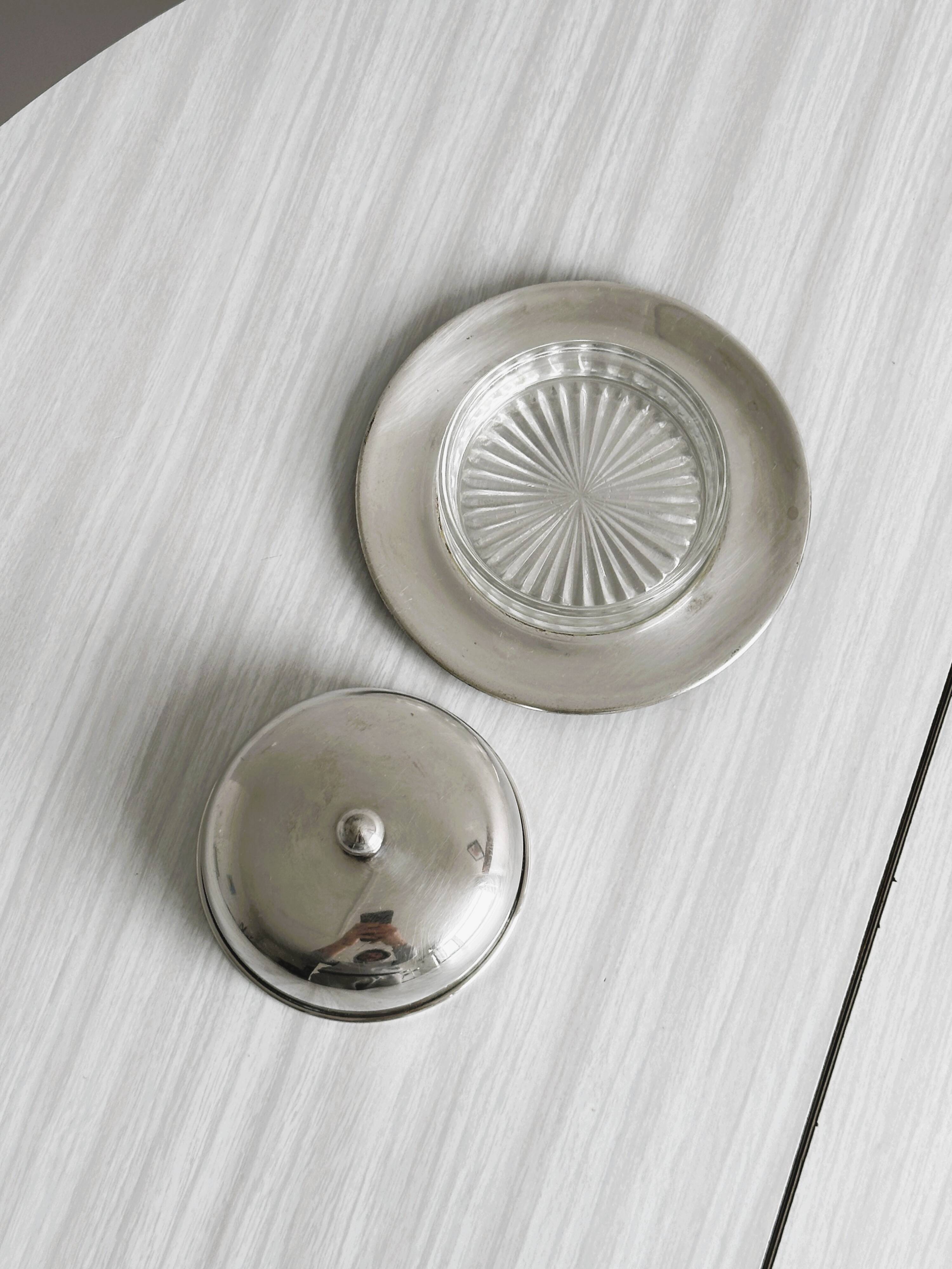 Round butter dish in silver metal