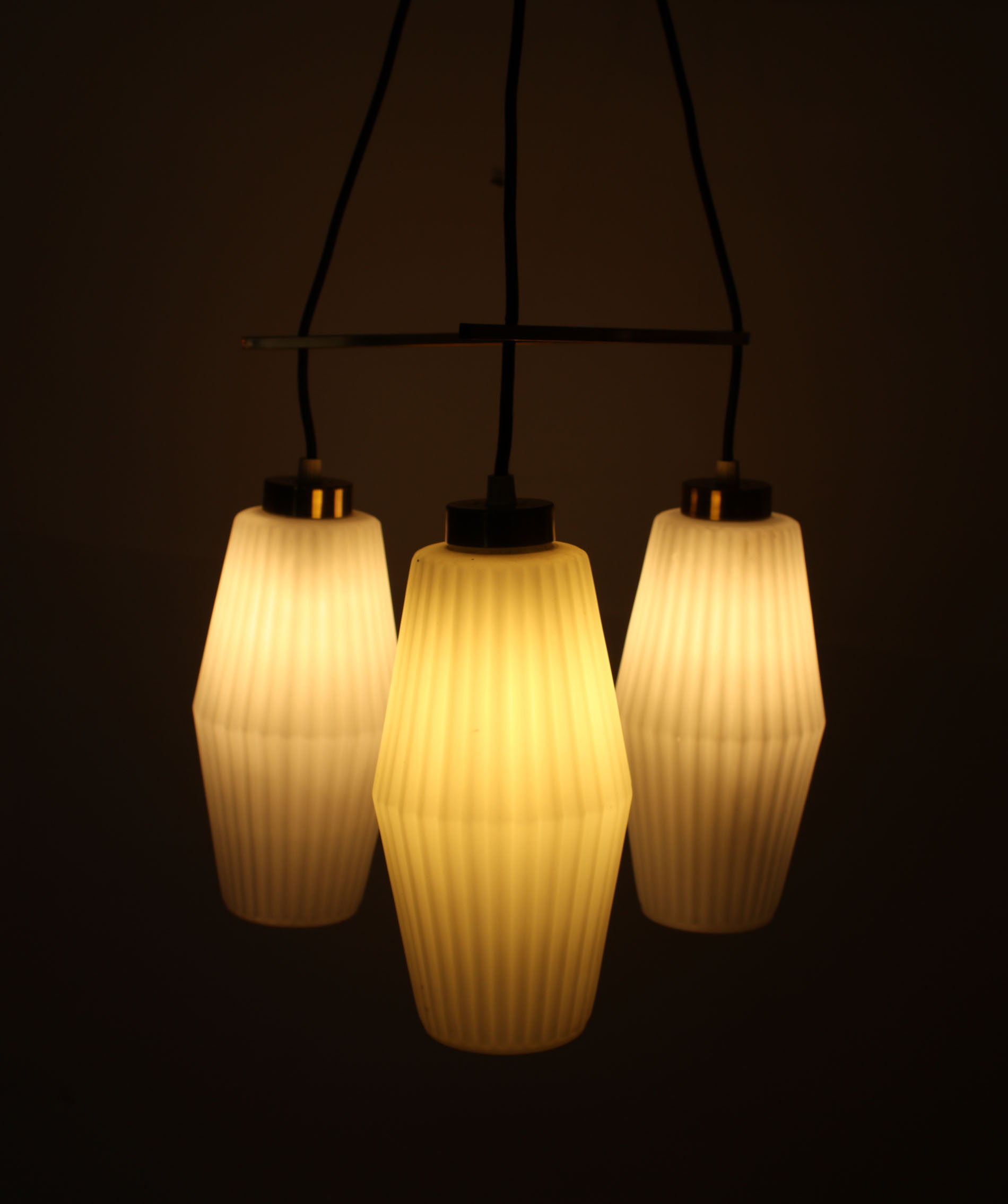 1950s Italian triangle lamp in brass and opalglass