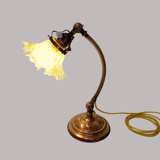 Lamp - foot in weighted brass Swungeneck adjustable with its acid-engraved crystal lampshade