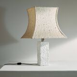 Lampe de table brutaliste en béton