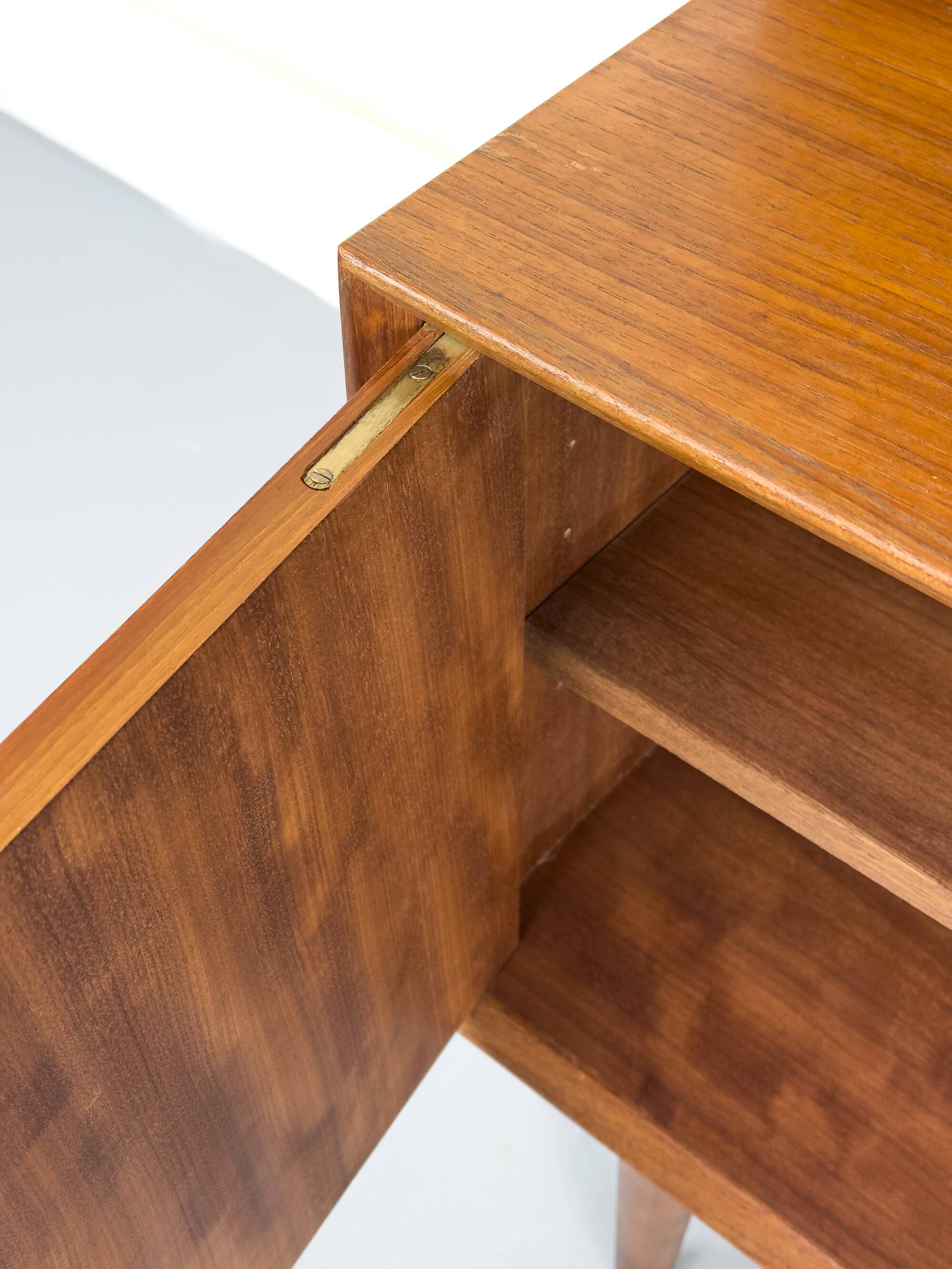 Buffet en teck avec étagère par Brouer Møbler, années 1960.