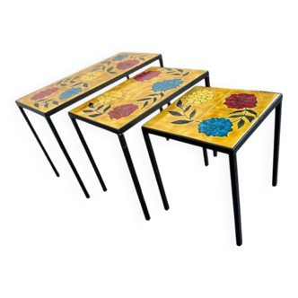 Set of 3 vintage nesting tables and checkered tables